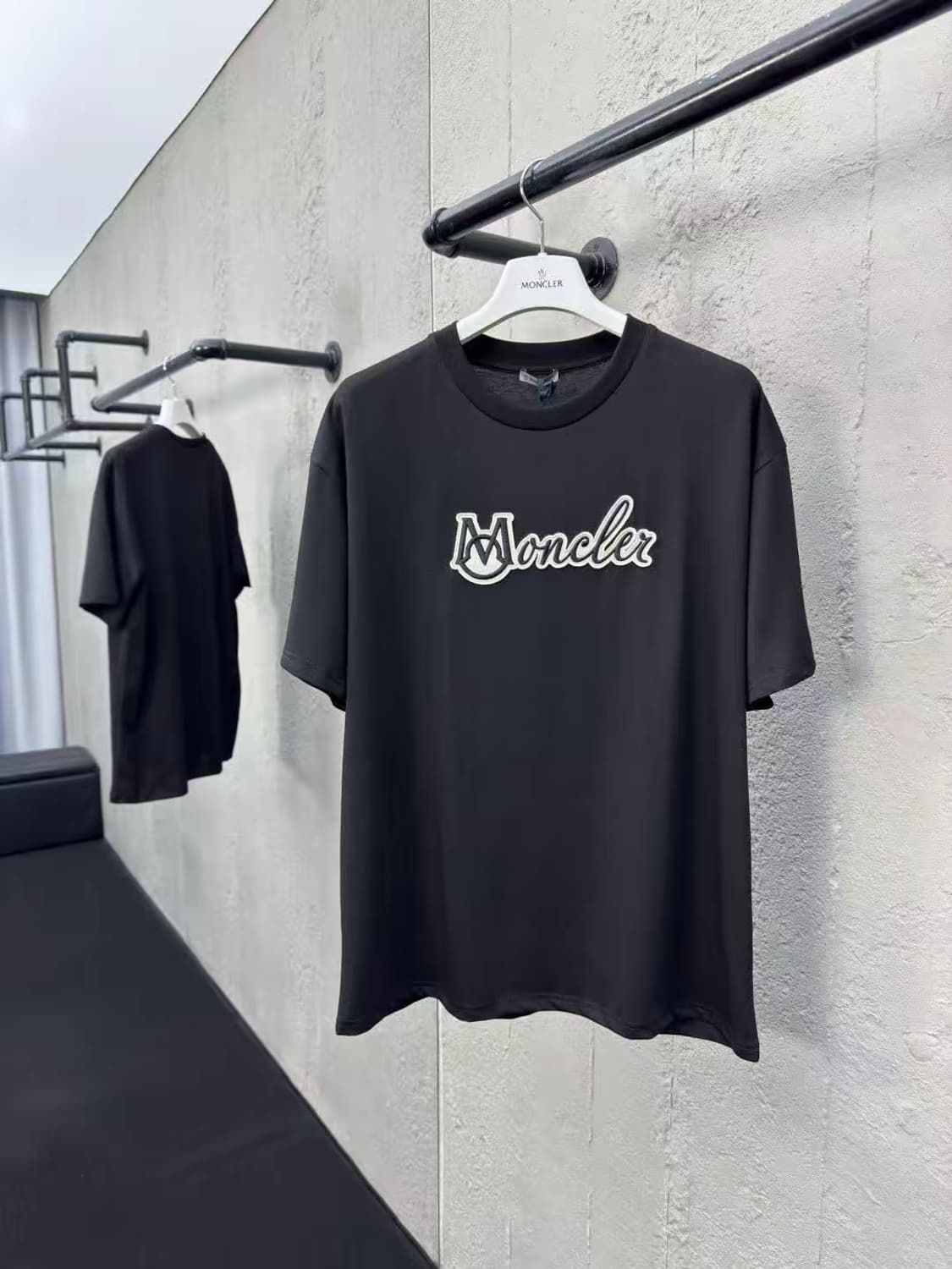 [몽클;레어] 새상품 / 반팔 / 약 105 사이즈 상품이미지1