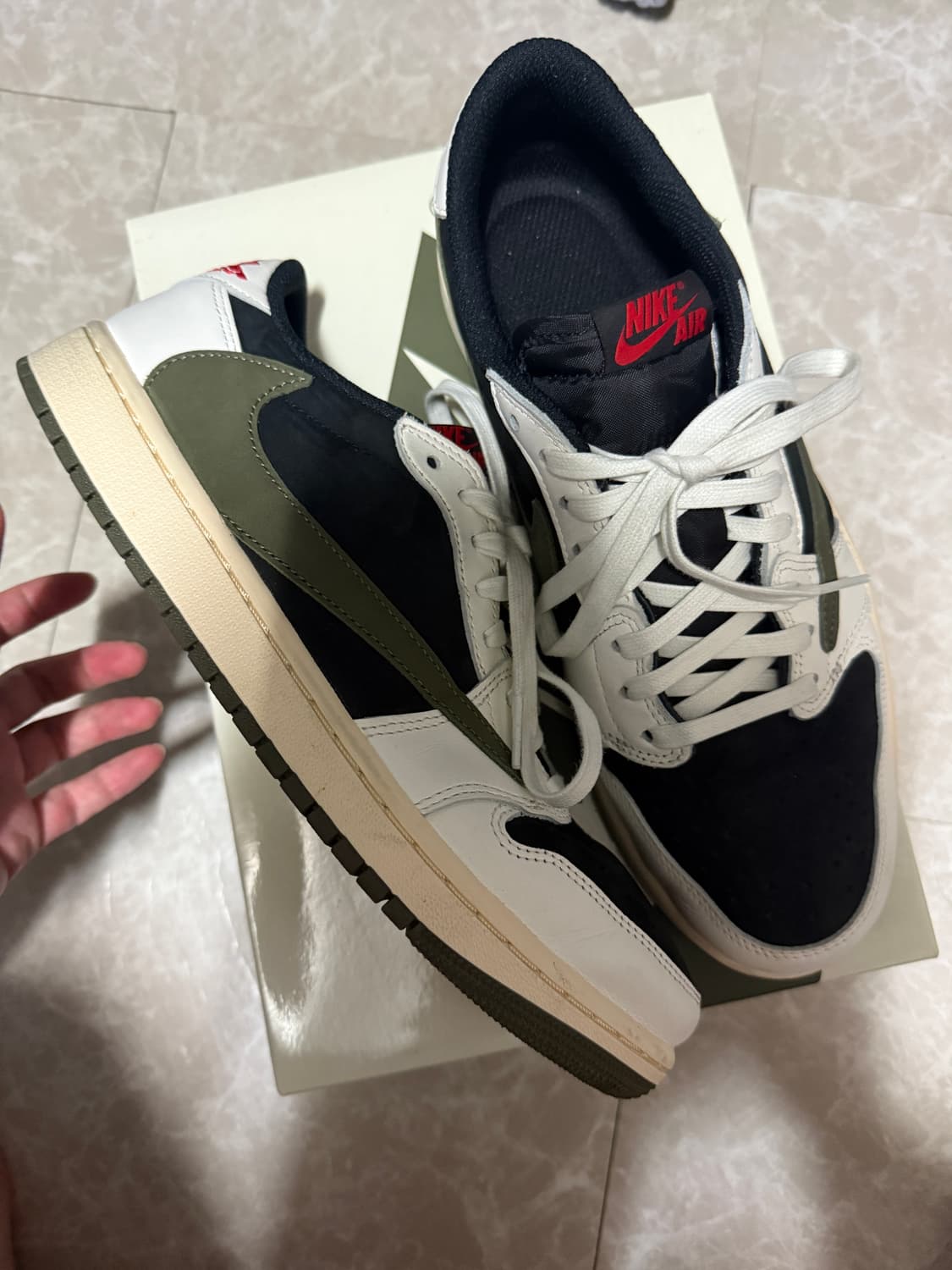 275사이즈 나이키 조던1 트래비스 스캇 로우 미디엄 올리브 상품이미지1