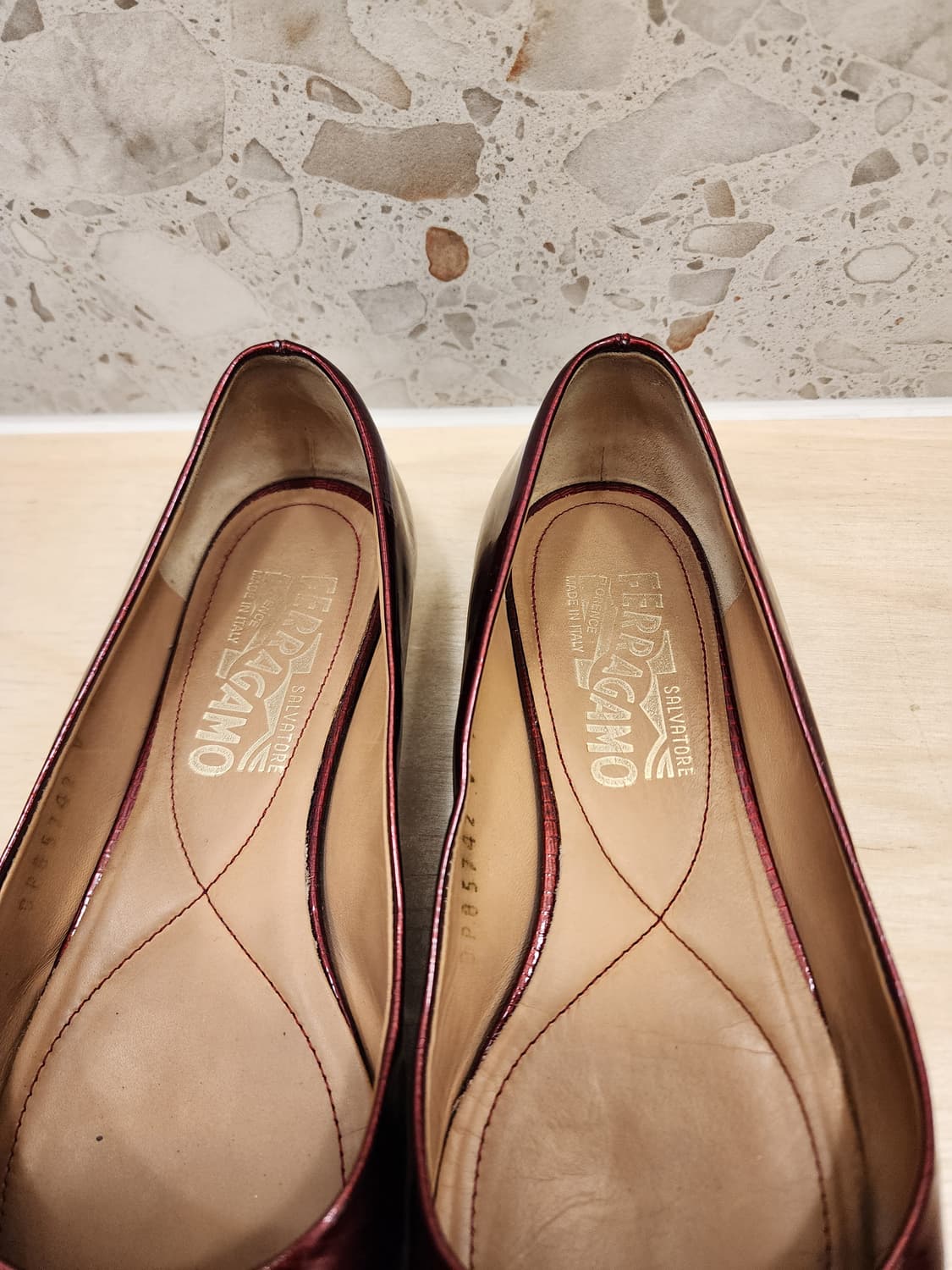 페라가모 바리나 페이던트 레드 4.5 상품이미지6