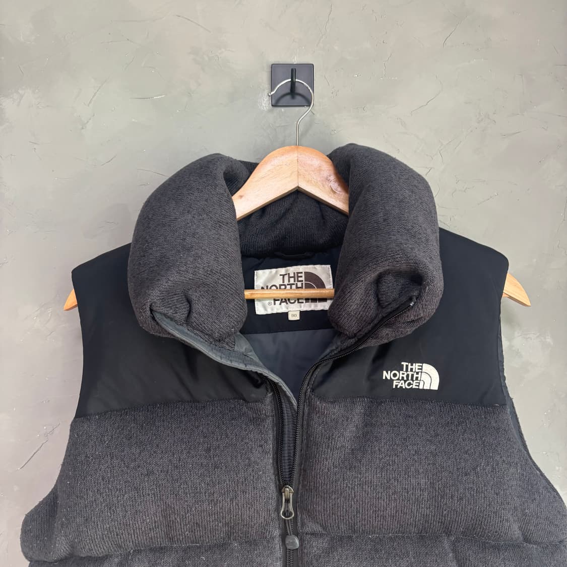 노스페이스 700 니트 구스다운 패딩조끼 차콜 상품이미지2