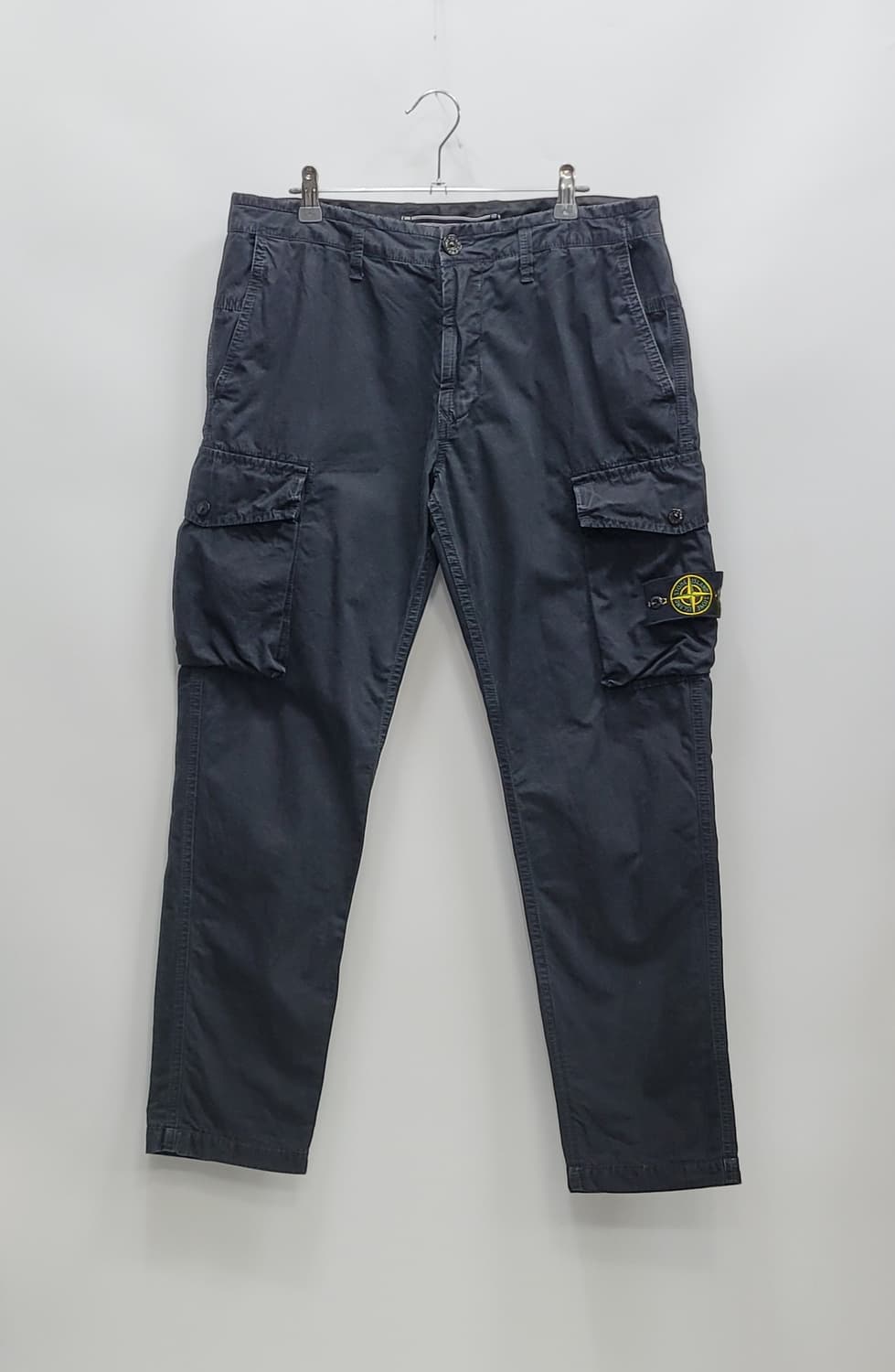 스톤아일랜드 21SS 로고 패치 와펜 카고 팬츠 / 남 84 매장판 블랙 상품이미지1
