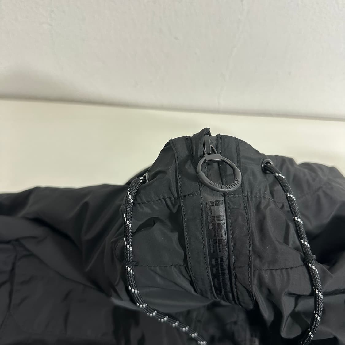 우먼FREE 라이프워크 블랙 오버핏 후드 바람막이 상품이미지5