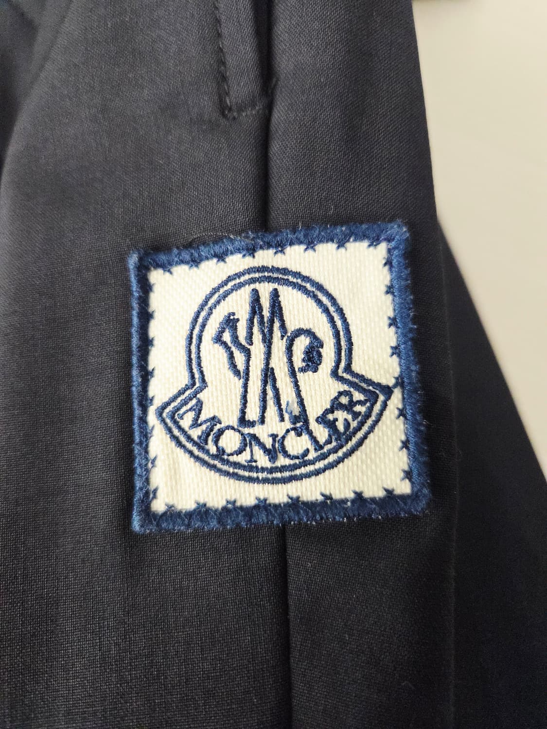 몽클레어 감마블루 금장 버튼 나일론 팬츠 상품이미지6