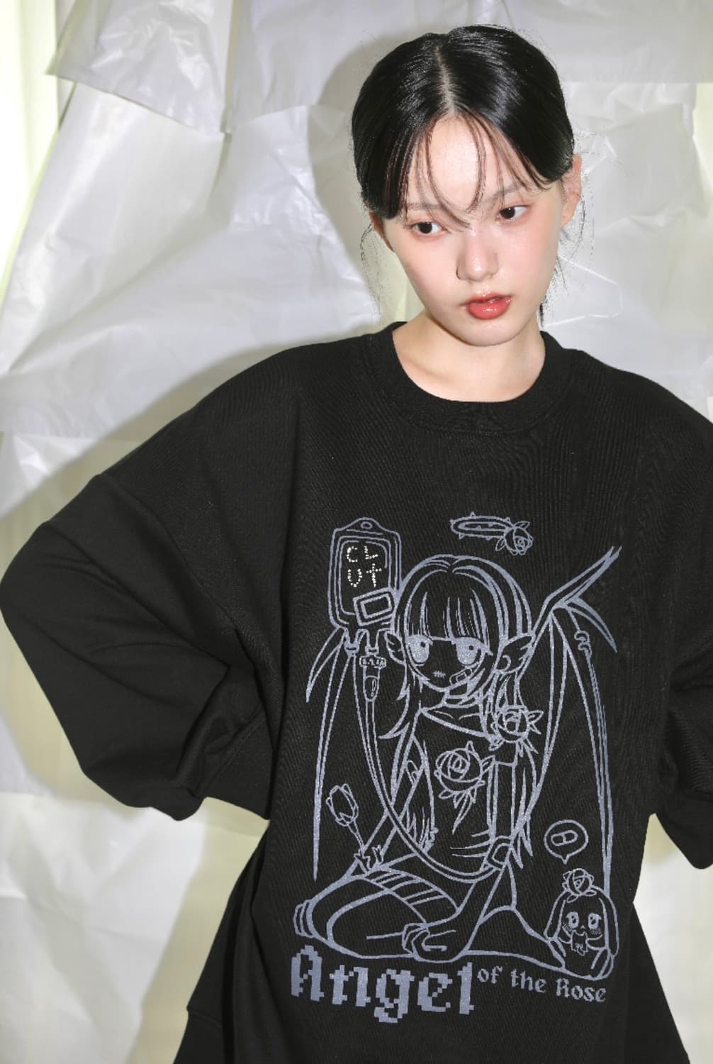 클럿스튜디오  Angel of the Rose 맨투맨 블랙 상품이미지1