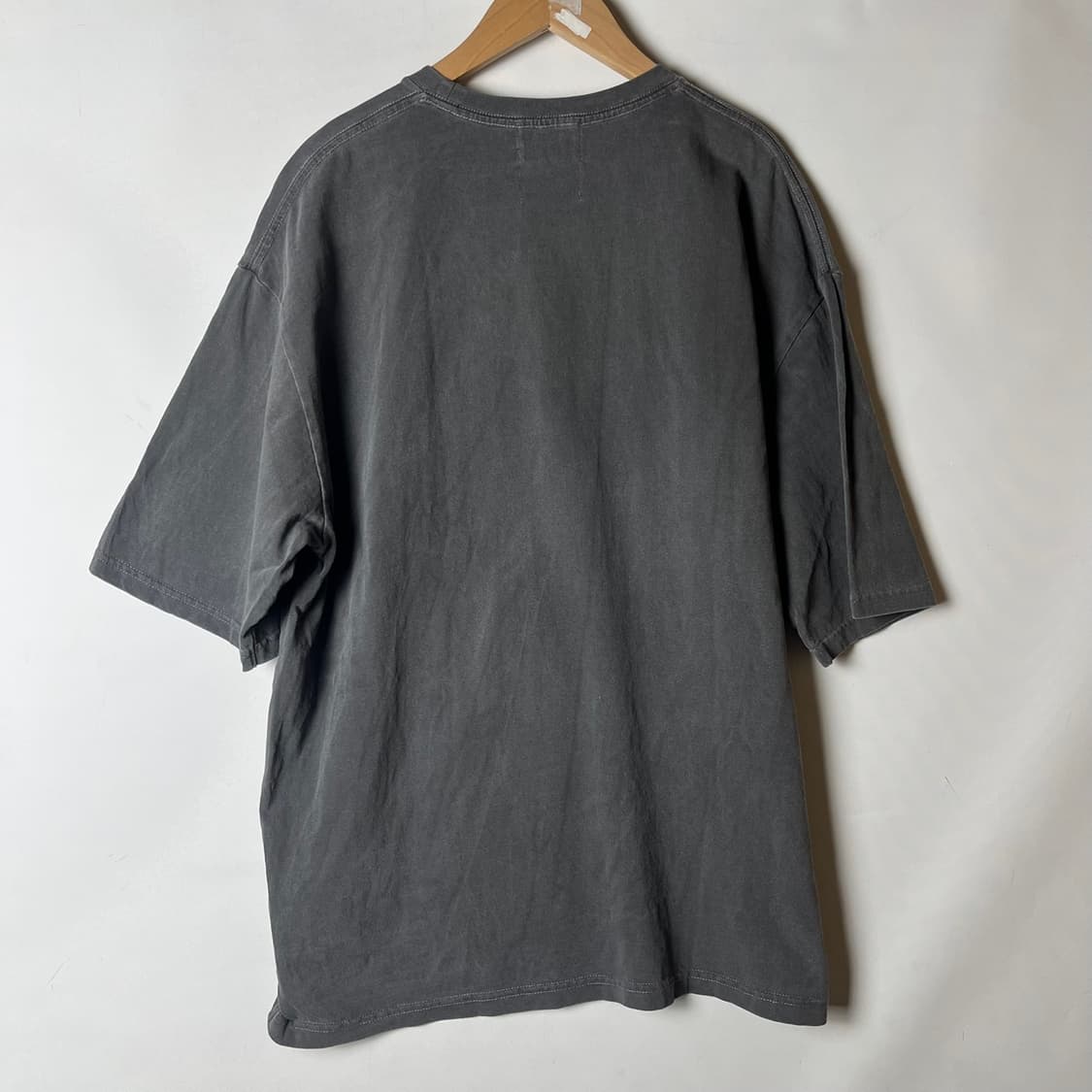 [EMMA CLOTHES] 엠마클로즈 x 퀸 콜라보 워싱 반팔티셔츠 상품이미지2