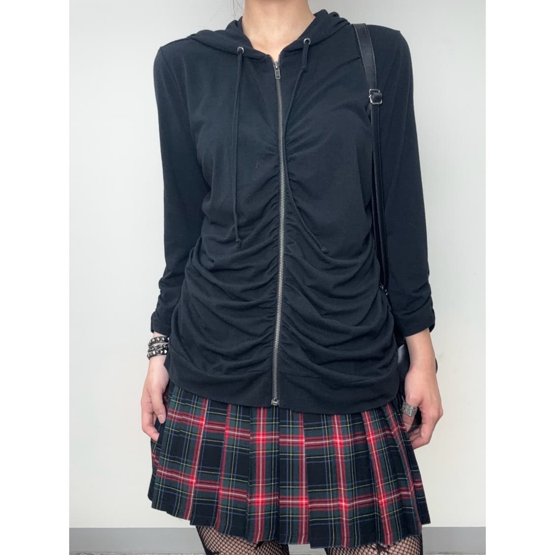 빈티지 블랙 셔링 후드집업 상품이미지1