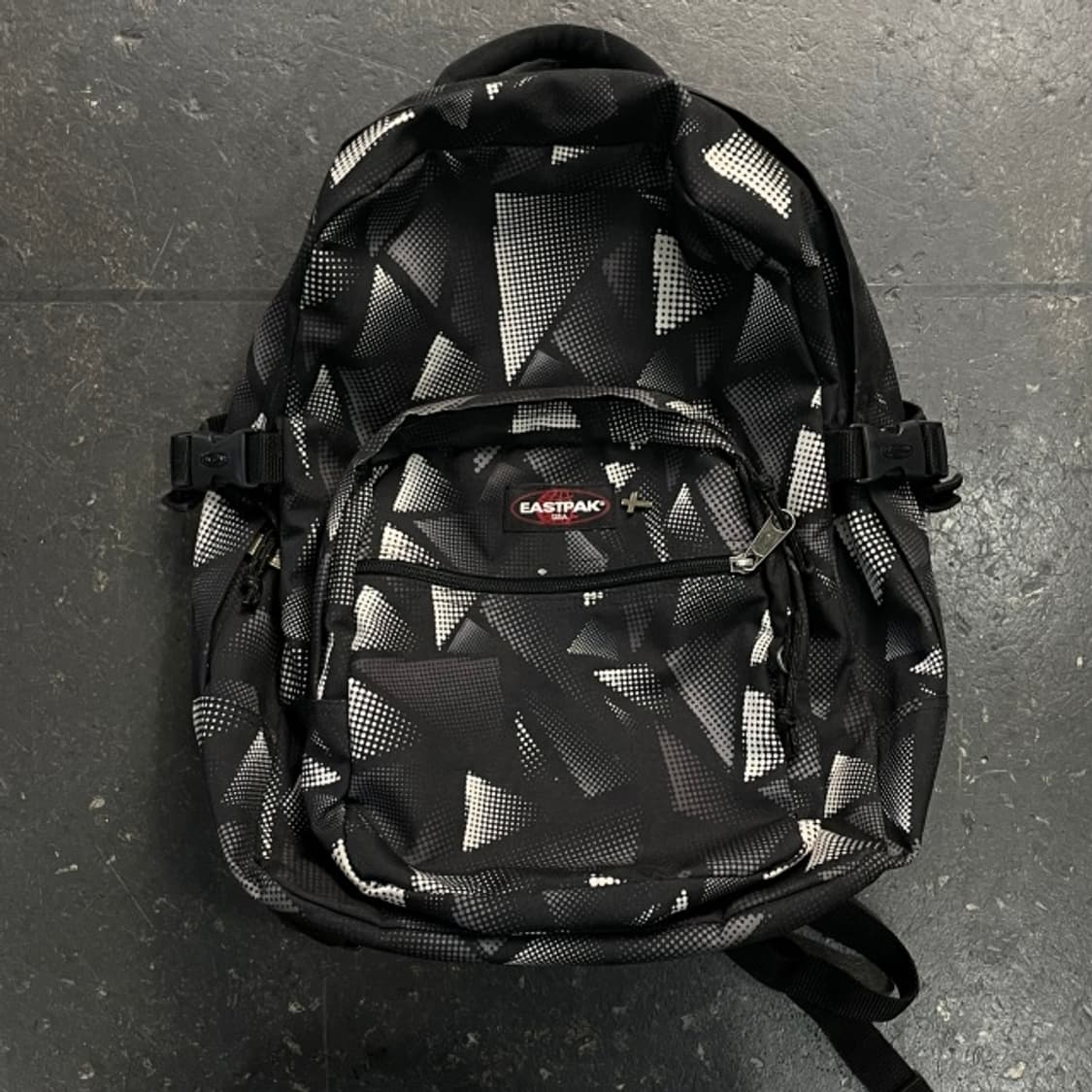 이스트팩 백팩 상품이미지1