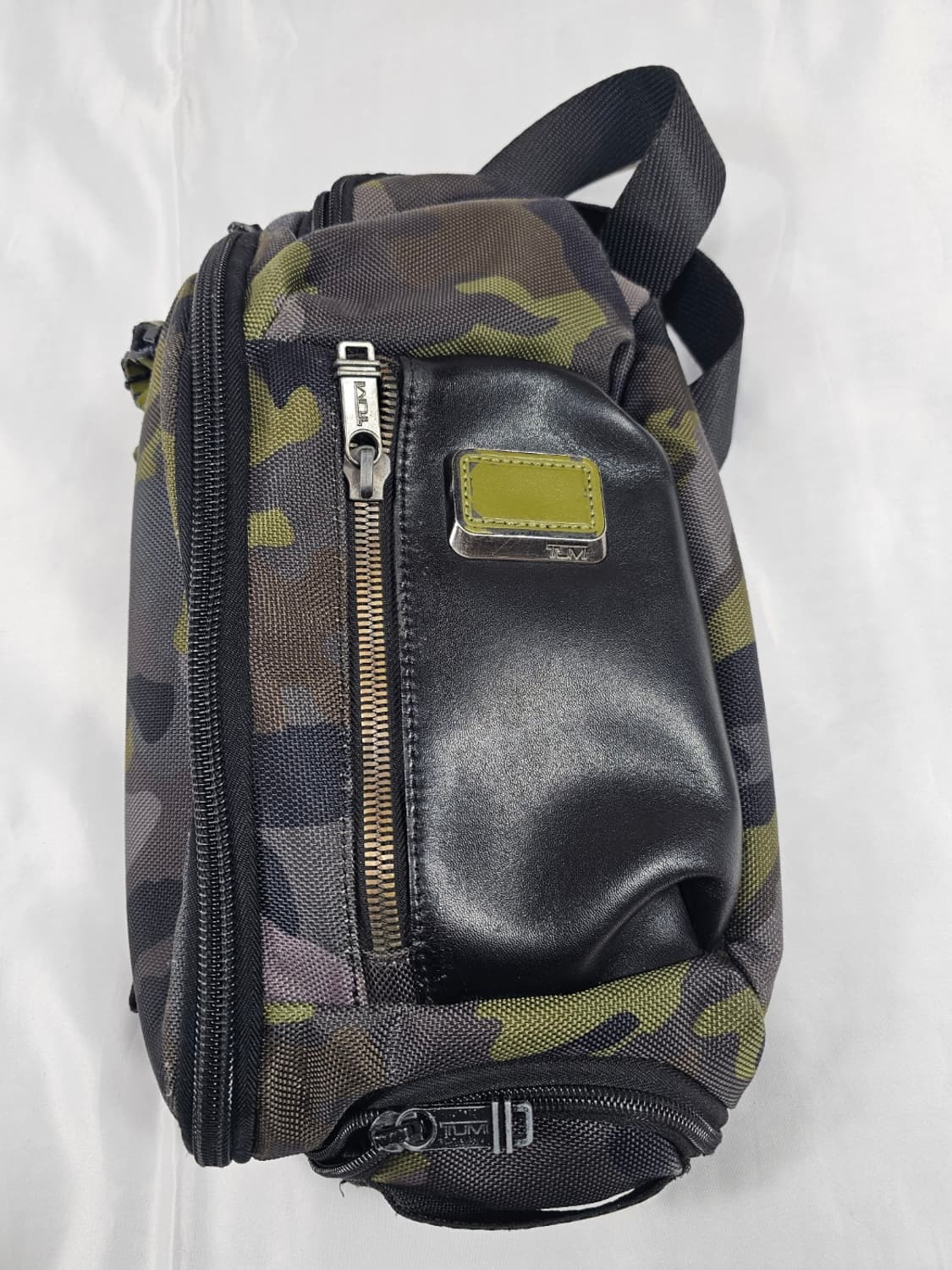 투미카모슬링백 상품이미지1