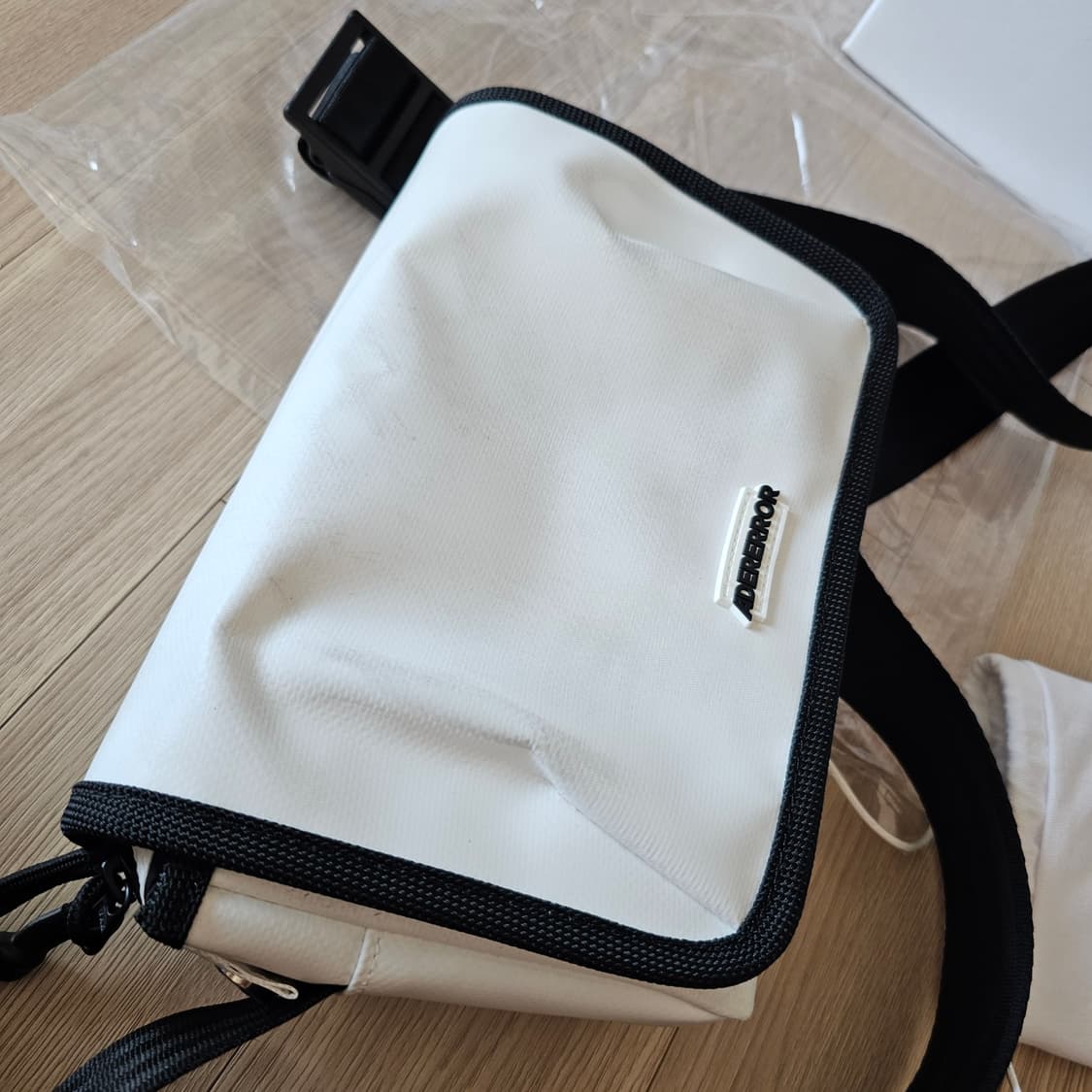 아더에러 PVC 트레이스 크로스백 109 가방 남자 여자 프라이탁재질 상품이미지4