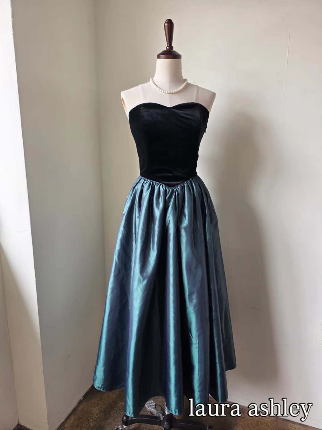 로라애슐리 벨벳 튜브탑 드레스 상품이미지1