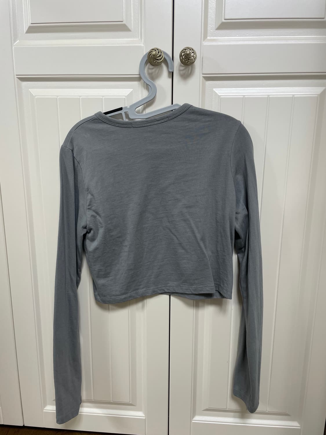 블랙업 크롭 긴팔티 그레이 상품이미지3