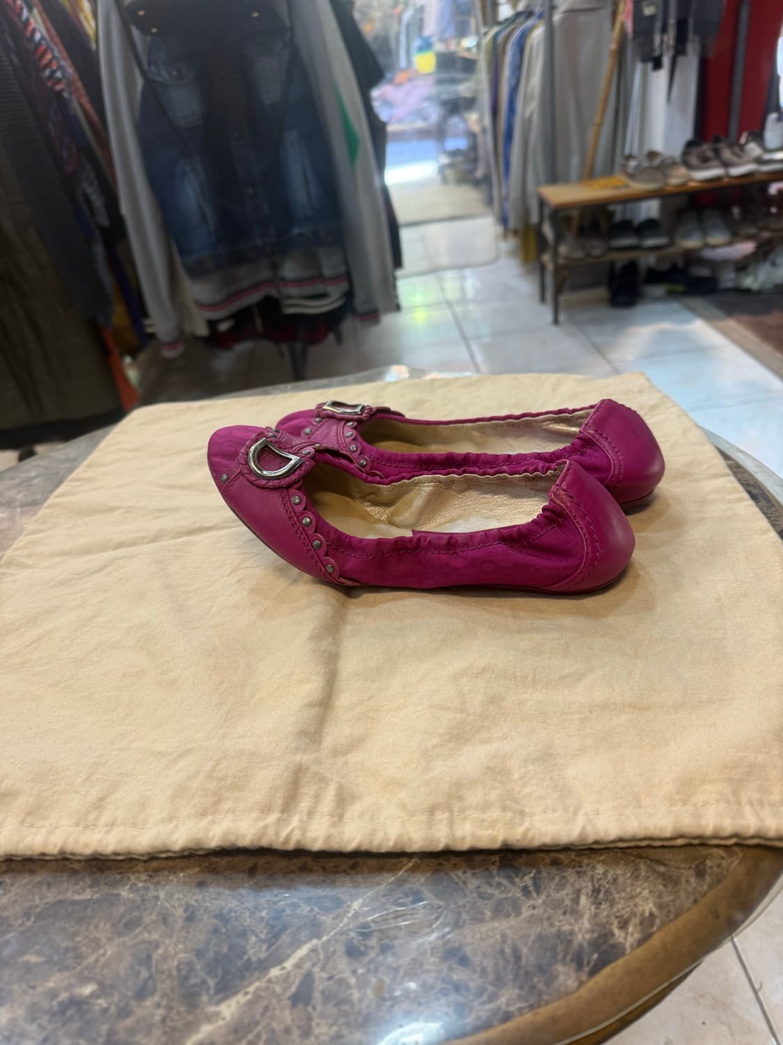 37/240 정품 디올 스터드 장식 발레 플랫슈즈 팝니다 상품이미지4