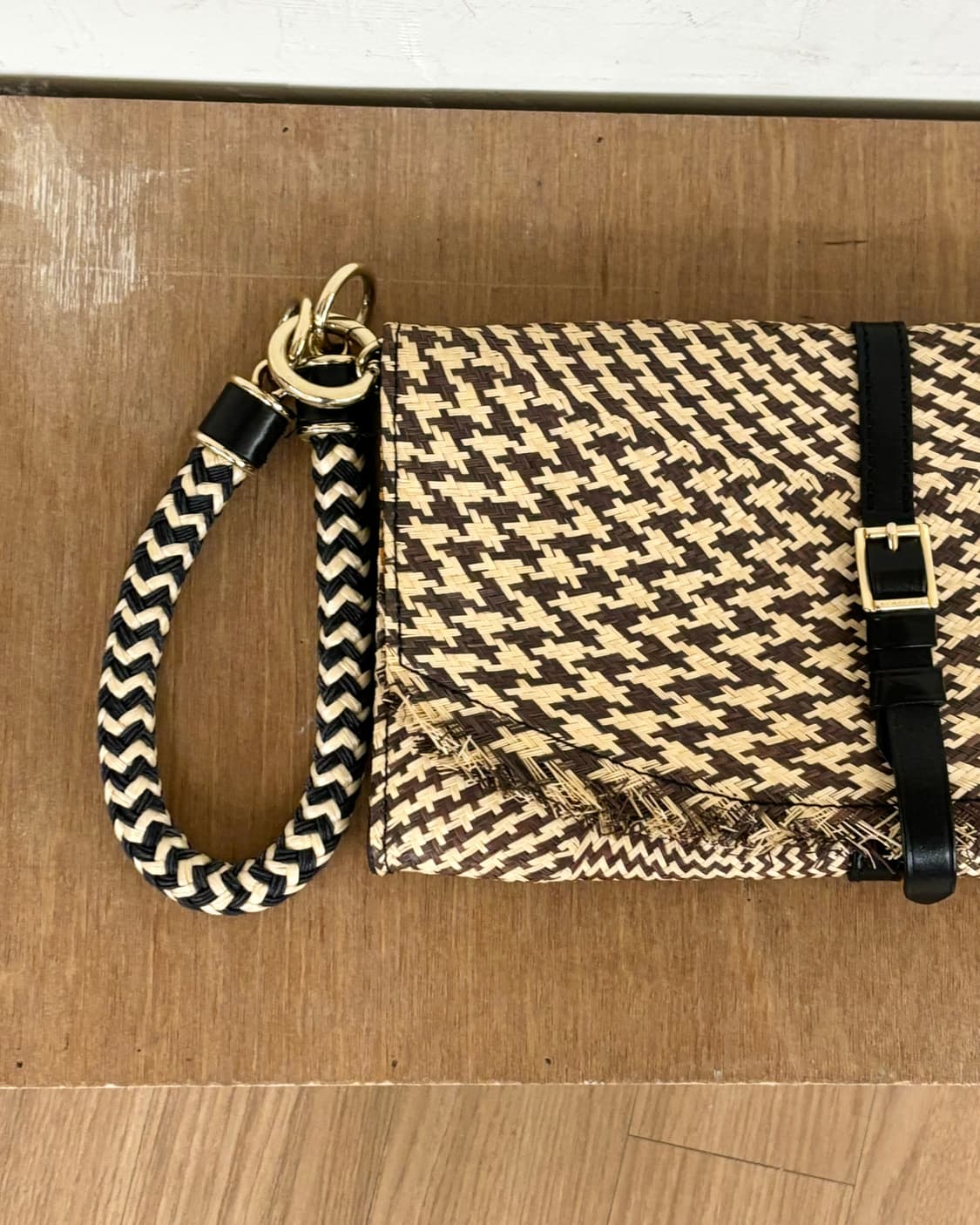 버버리 프로섬 스트로 벨티드 클러치 상품이미지4