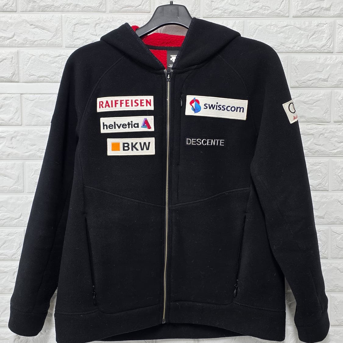 택포) 데상트 아우디 스위스 스키 후드 집업 후리스 L  상품이미지1