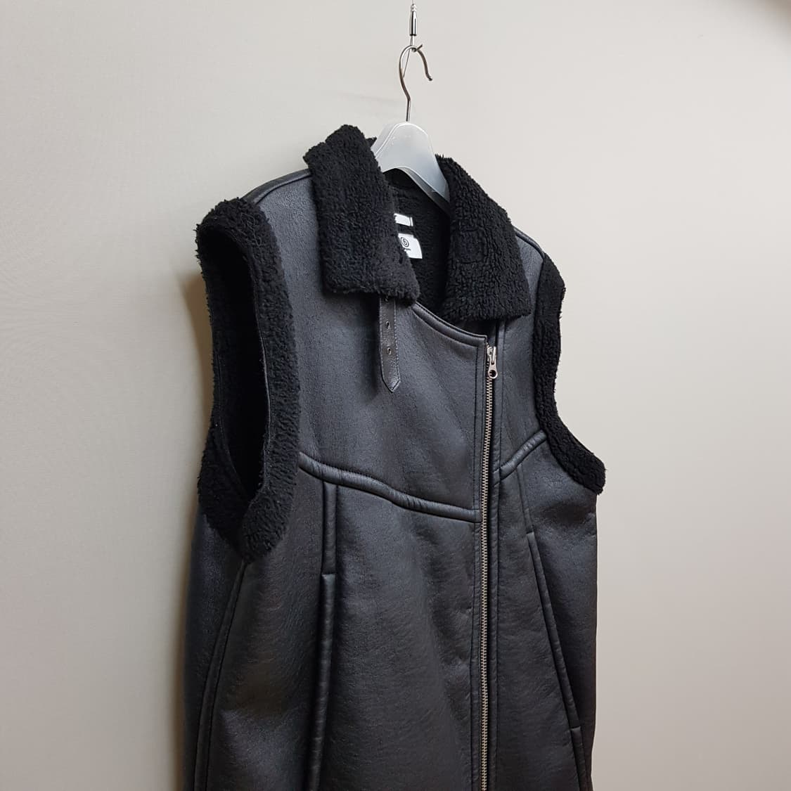 MM6 메종마르지엘라  에코무스탕 지퍼 베스트 42사이즈 상품이미지4