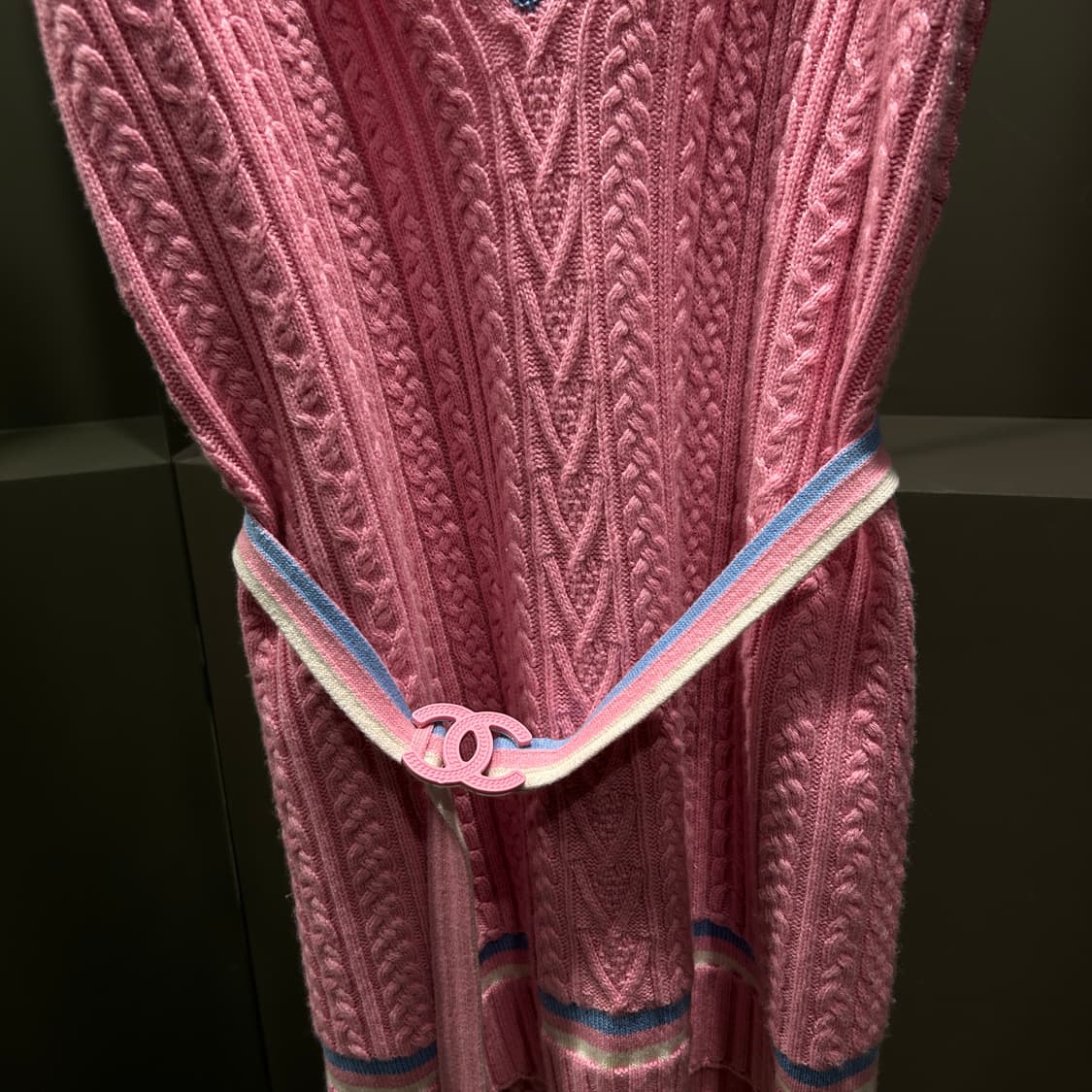 샤넬 CC버클 벨티드 니트 베스트 원피스 상품이미지3