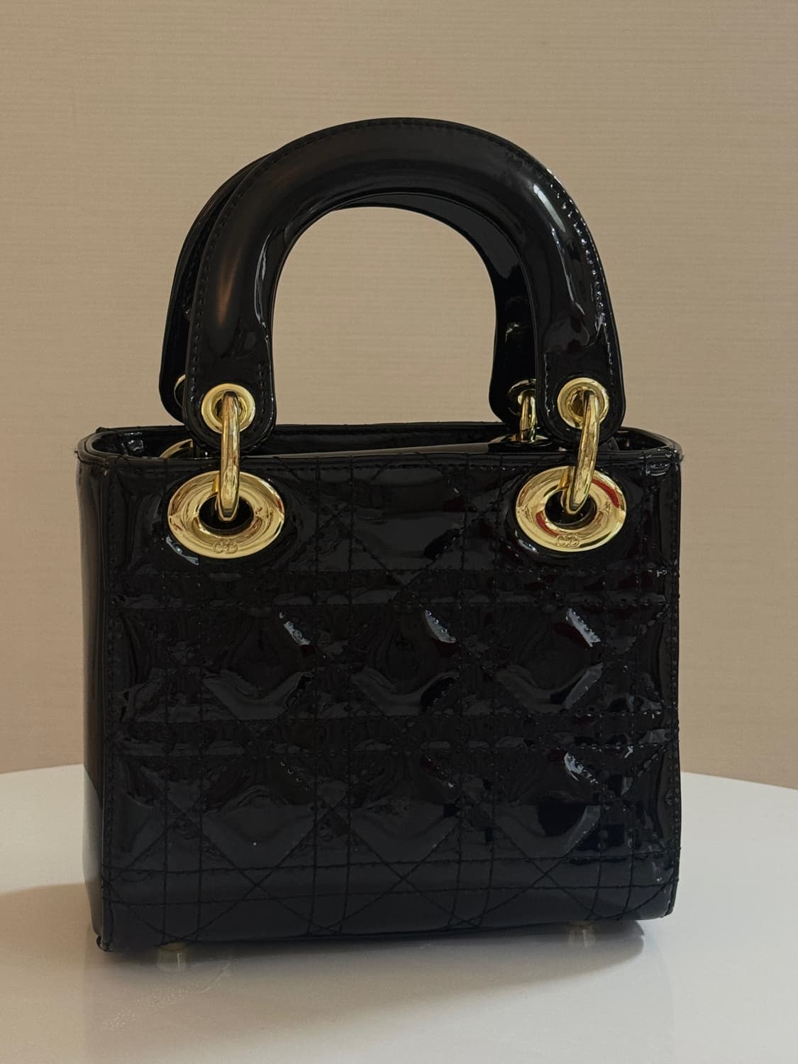 Dior 디올 페이던트 유광 블랙 금장 이니셜 로고 미니 레이디백 상품이미지2