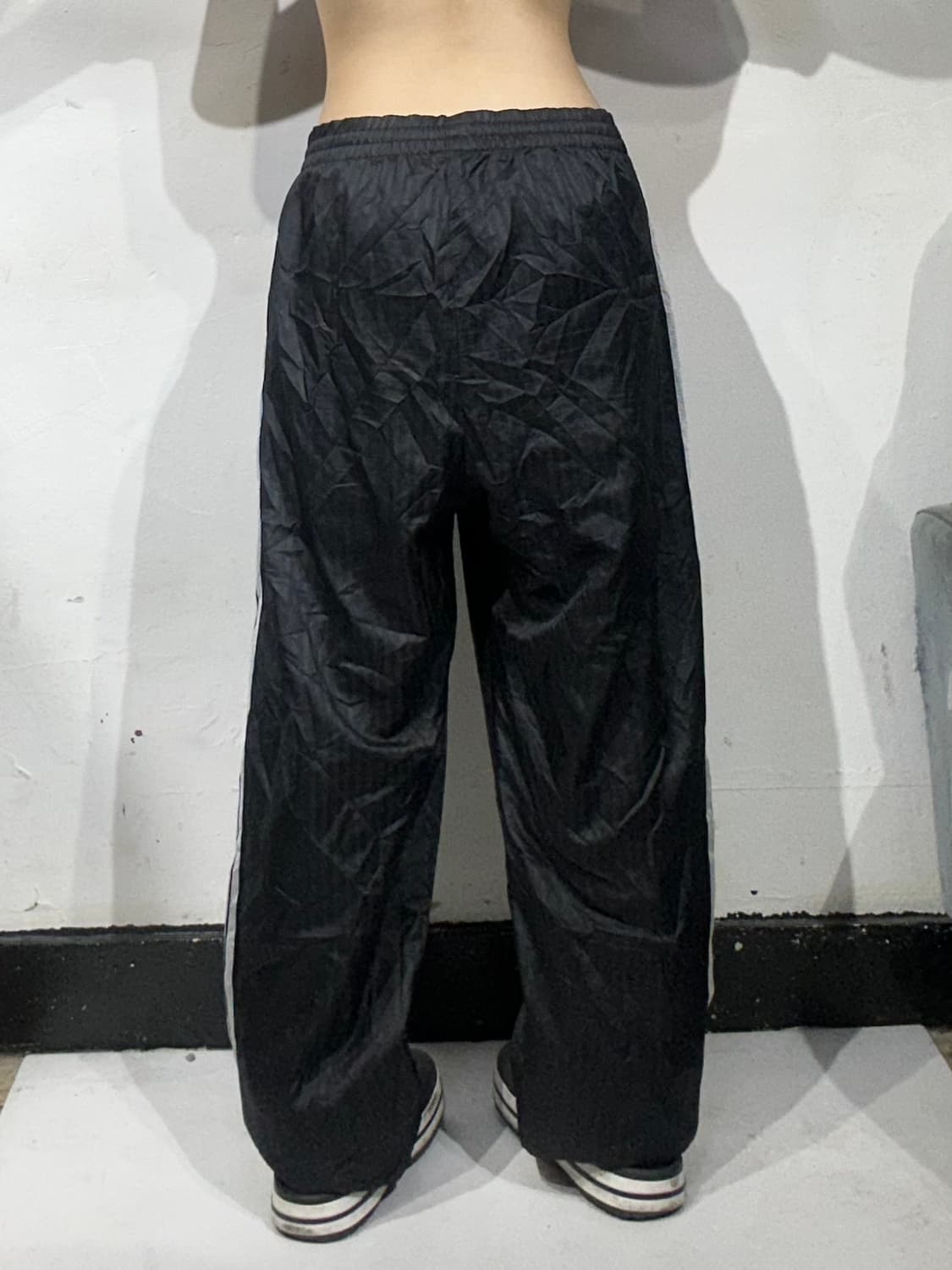 아디다스 블랙 그레이 삼선 와이드 트랙 팬츠 XL 상품이미지3
