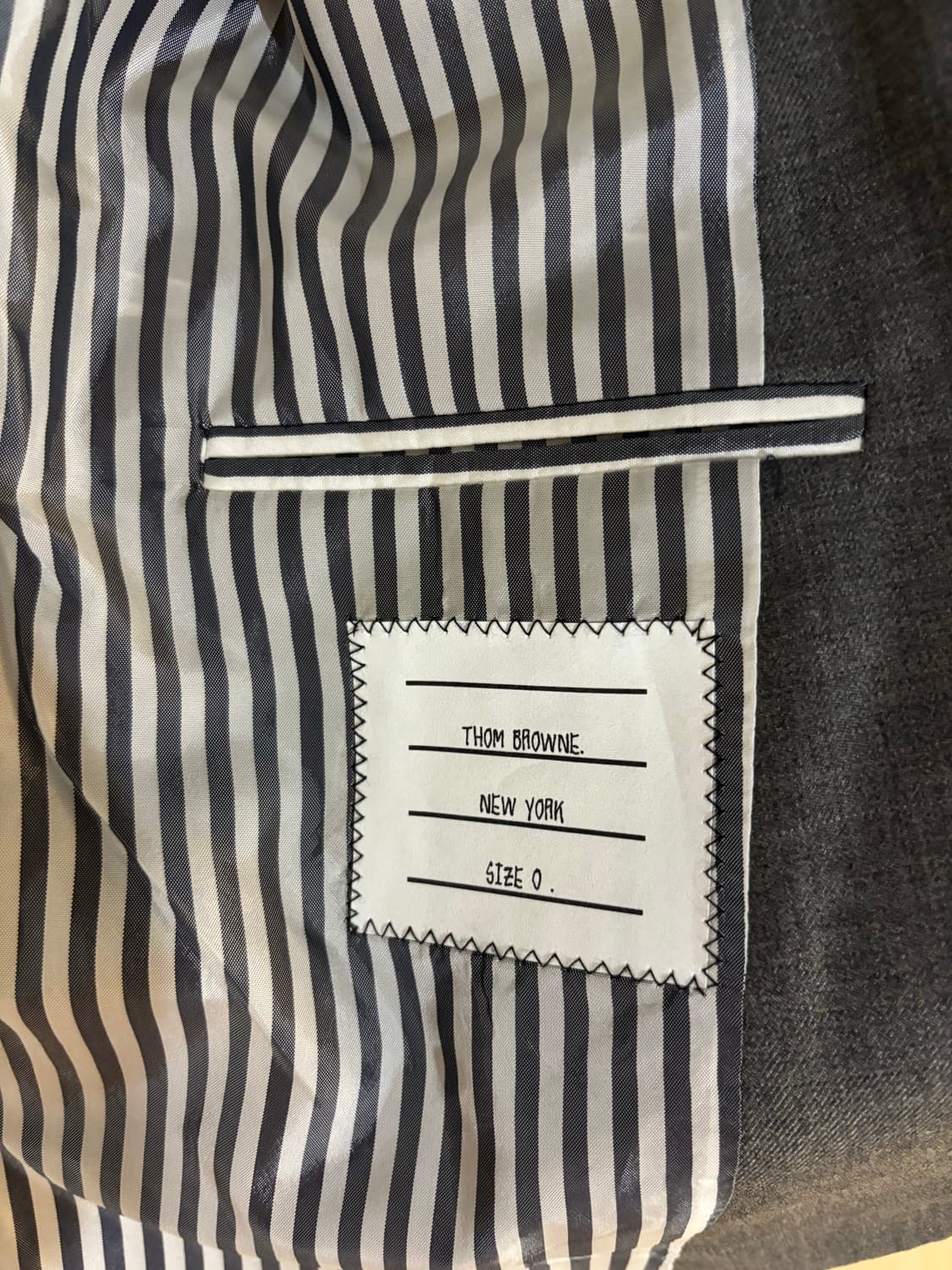 톰브라운 클래식 수트 0 사이즈 팝니다 상품이미지7