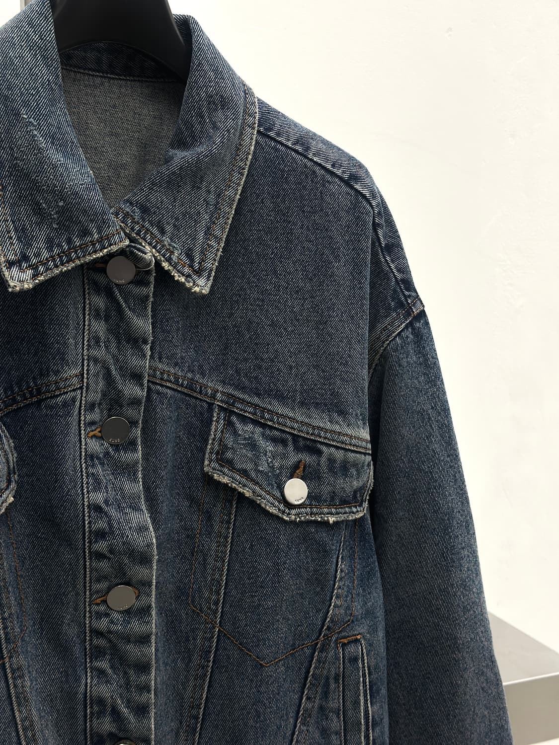 구호 오버사이즈 데님 트러커 자켓  상품이미지7