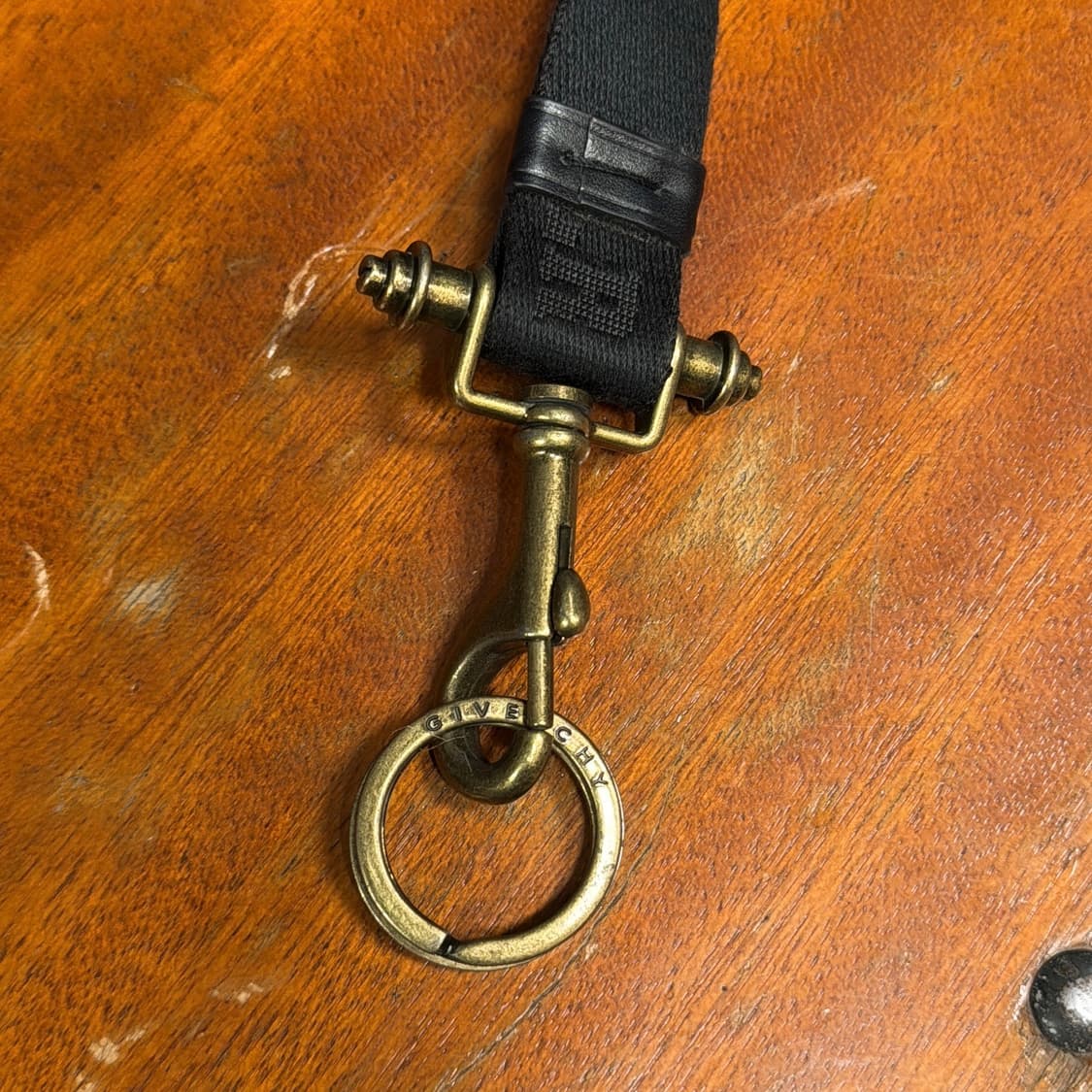 지방시 스트랩 키링 목걸이 상품이미지4