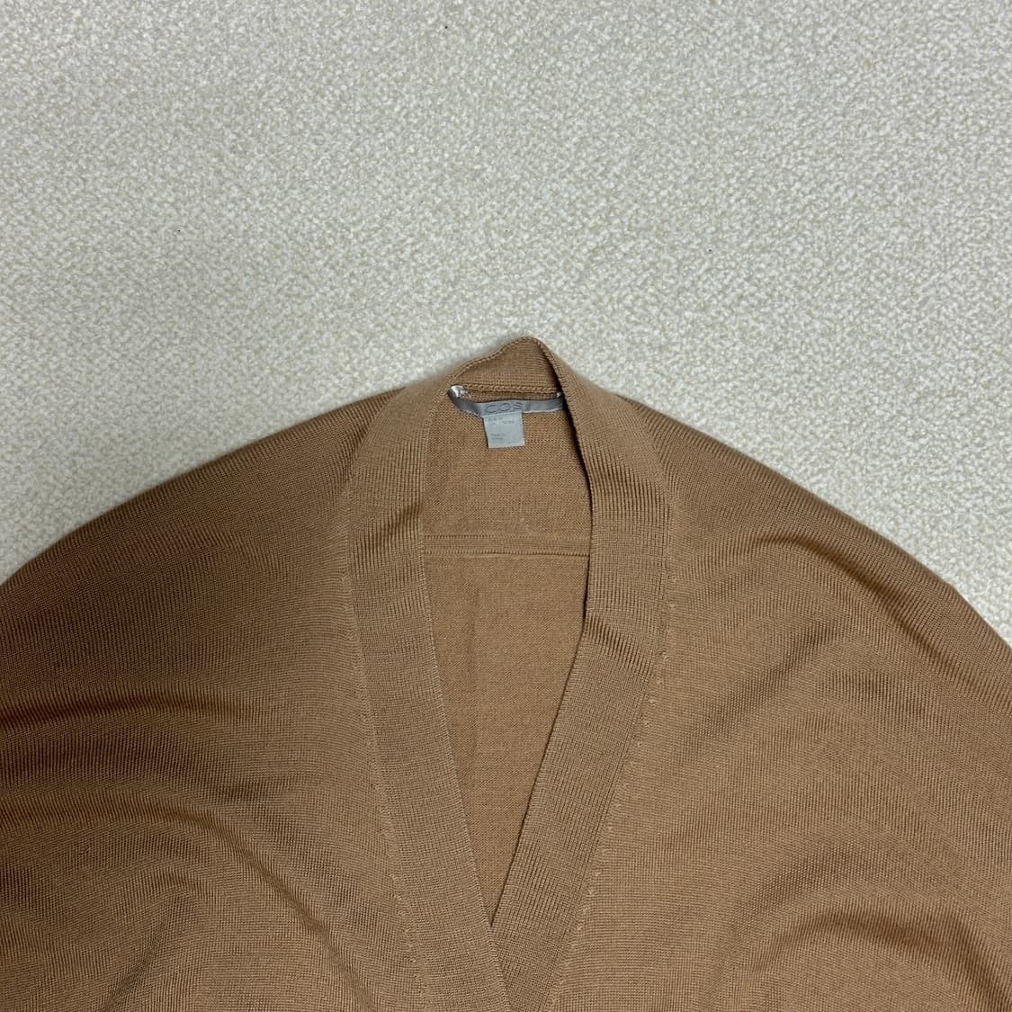 코스 브이넥 오버핏 울 가디건 상품이미지5