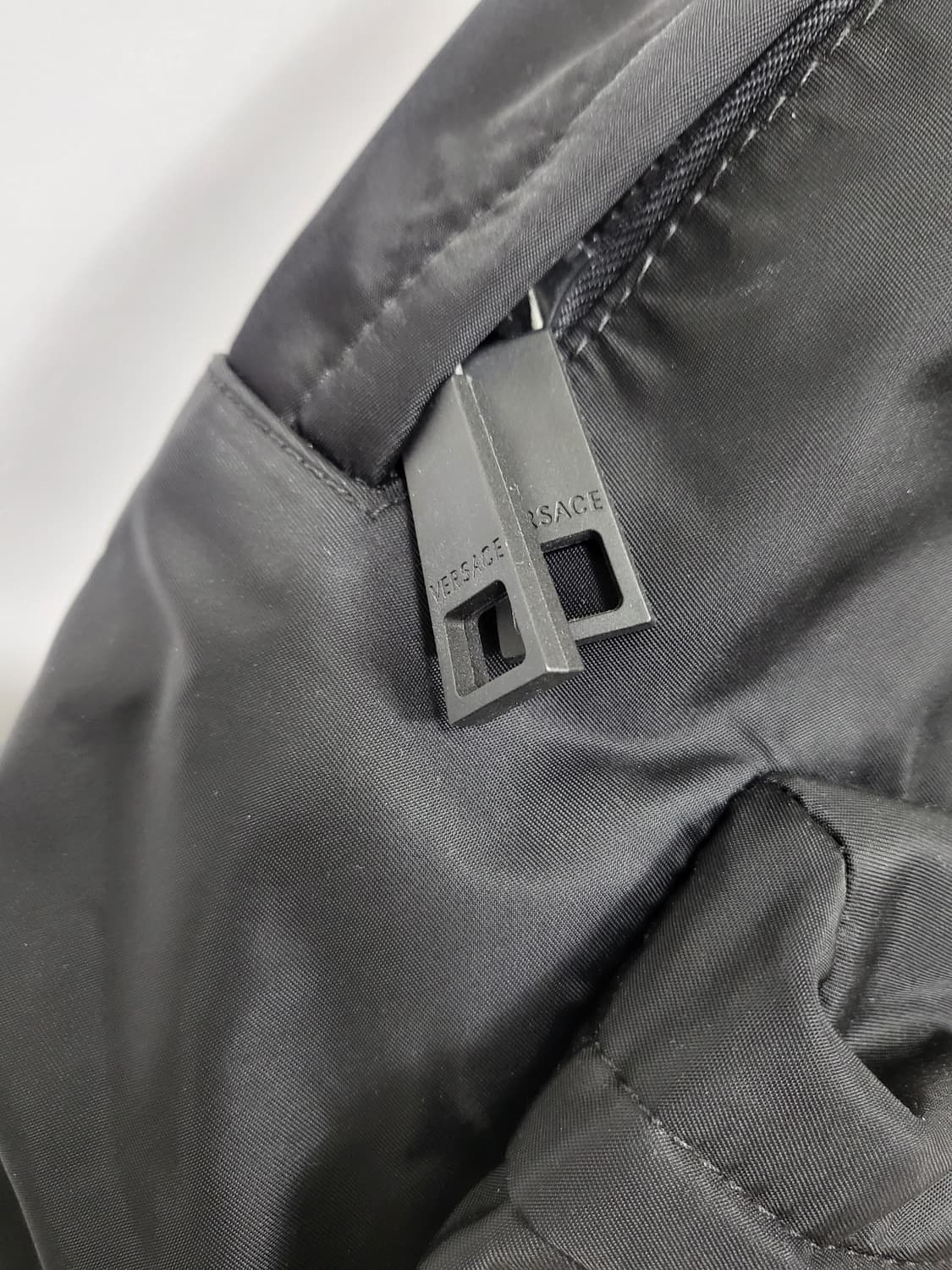베르사체(Versace)블랙 나일론 로고 스탬프 백팩 새제품급 상품이미지5