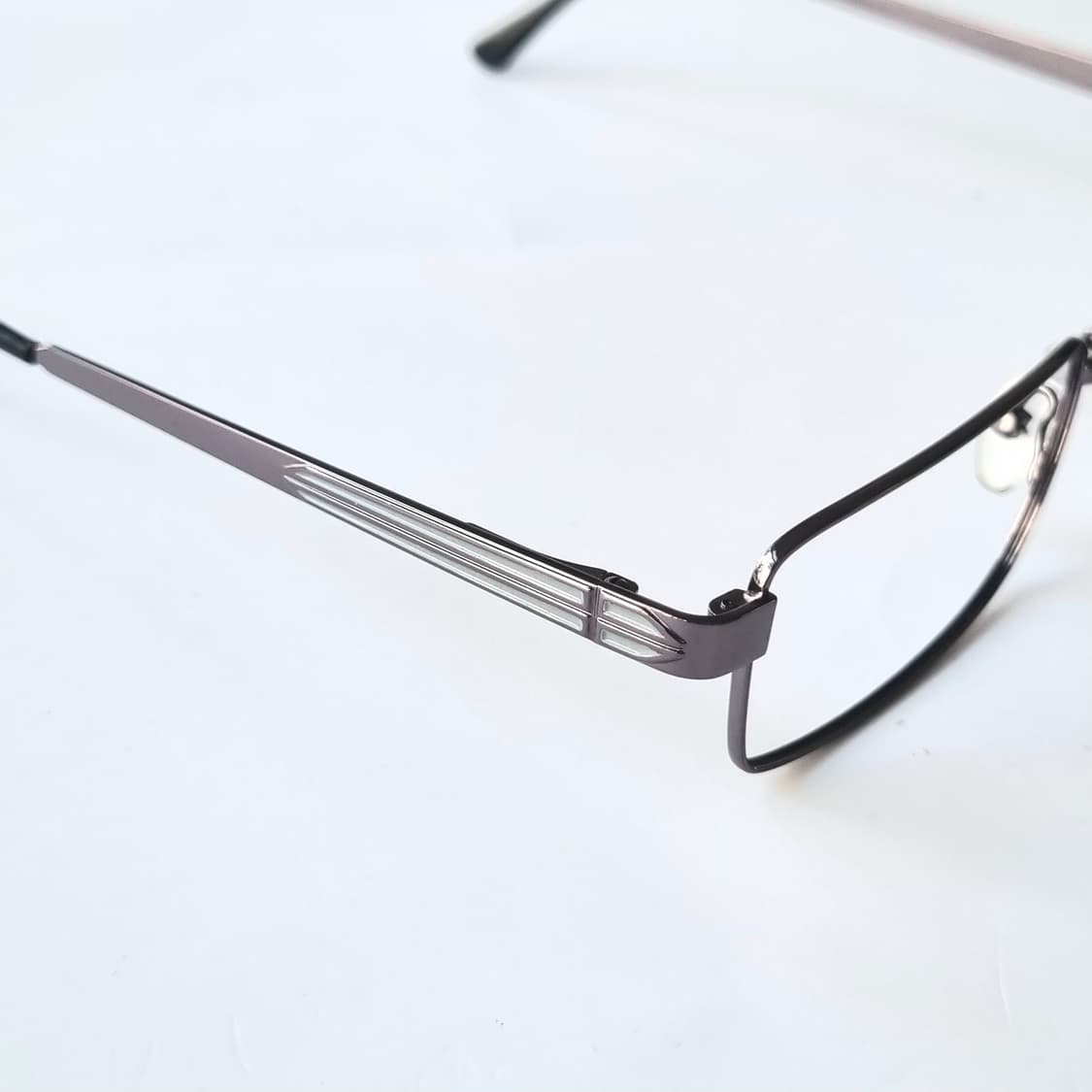 데드스탁 지적인 무드와 빈티지한 감성의 스퀘어 안경테 782 상품이미지7