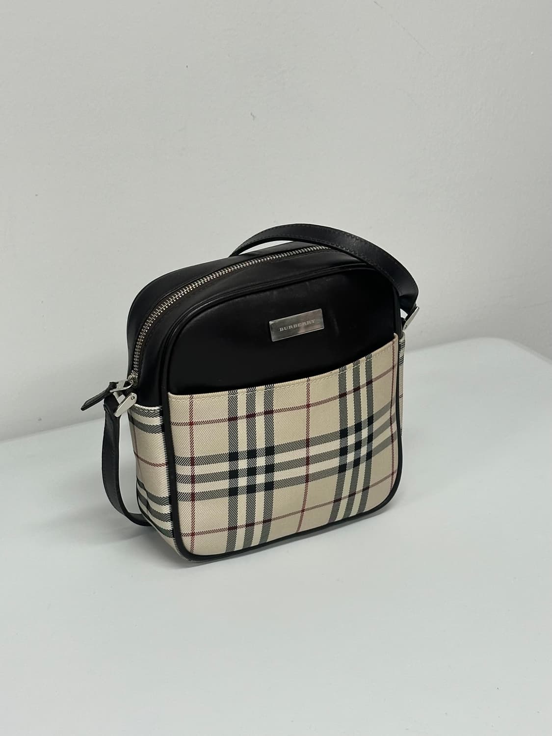버버리 체크 메탈 로고 카메라백 크로스백 상품이미지2