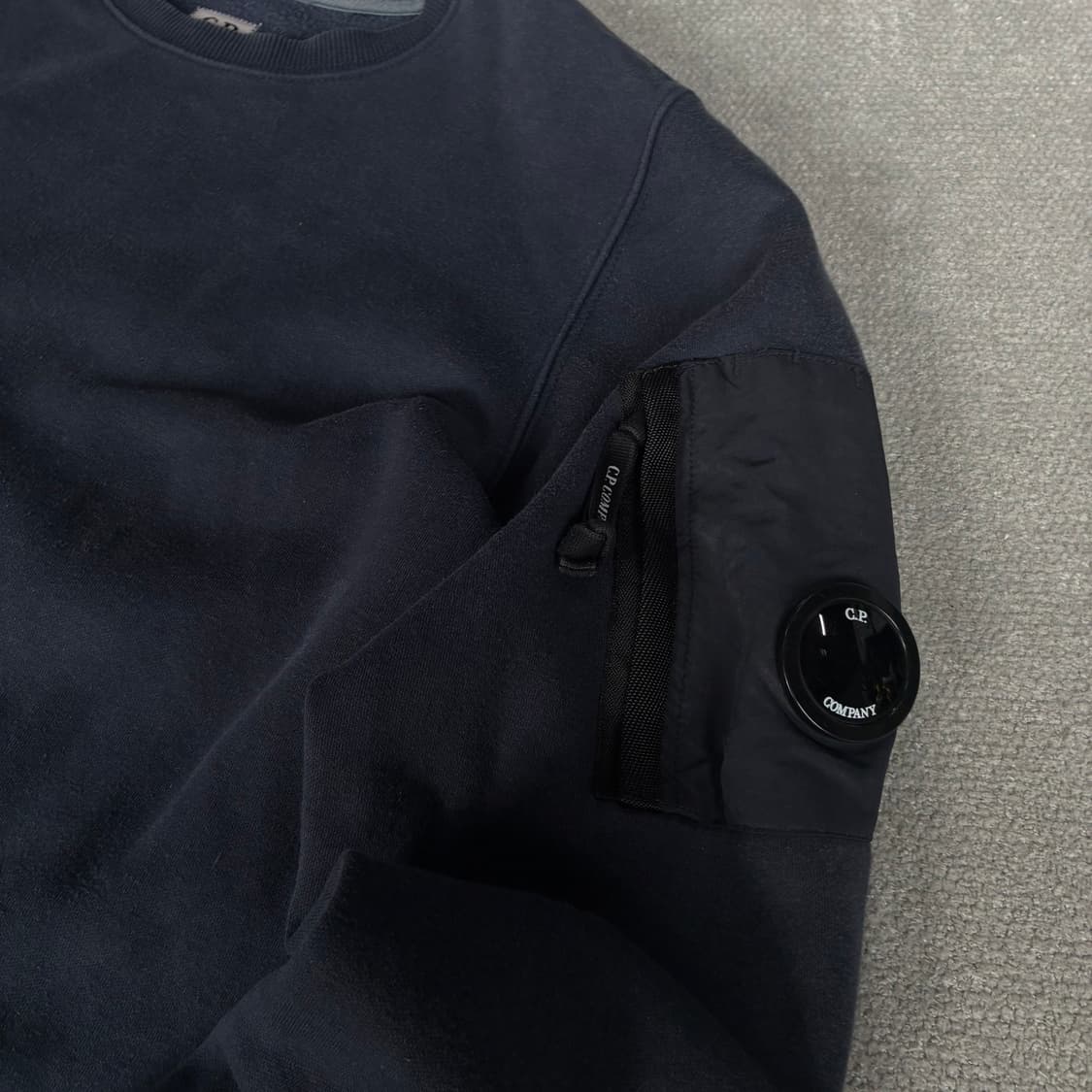 CP컴퍼니 네이비 맨투맨 정품 L 상품이미지2