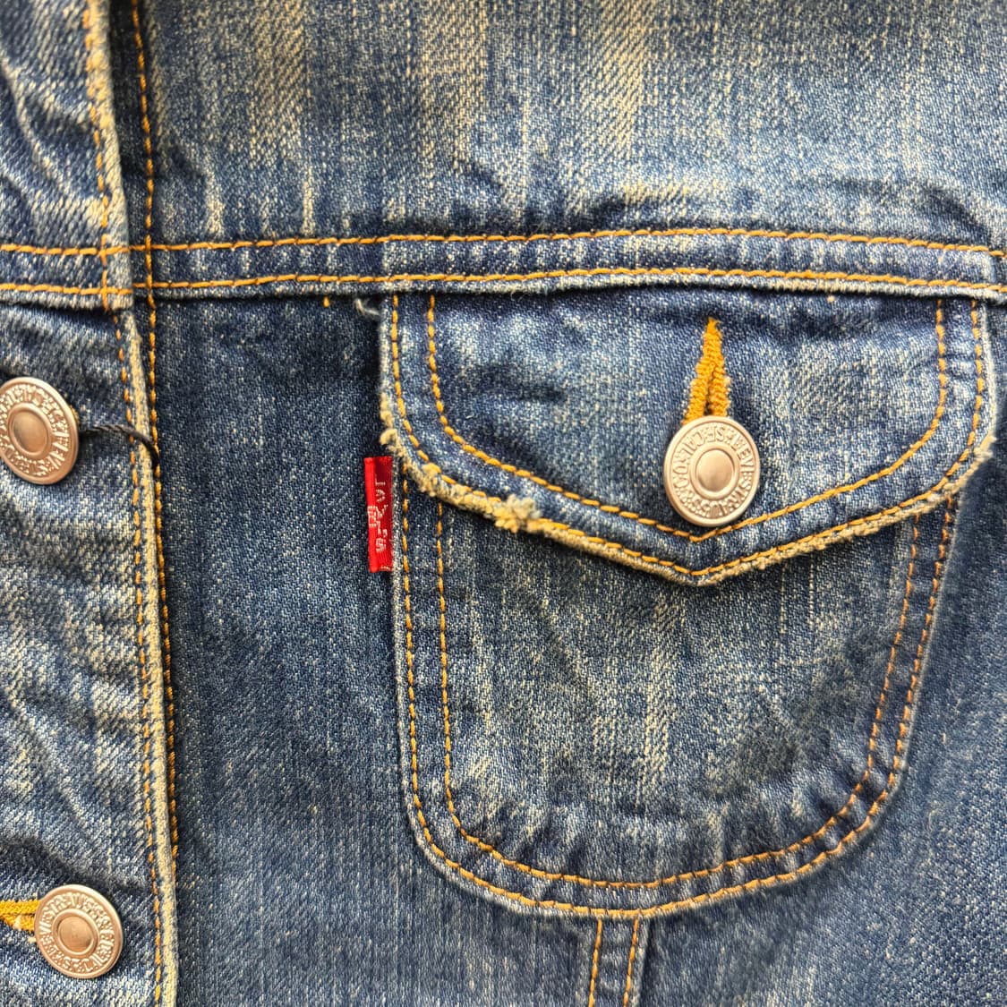리바이스 슬림핏 데님 자켓 플랩 포켓 워싱 오렌지 스티치 디테일 진청 상품이미지6