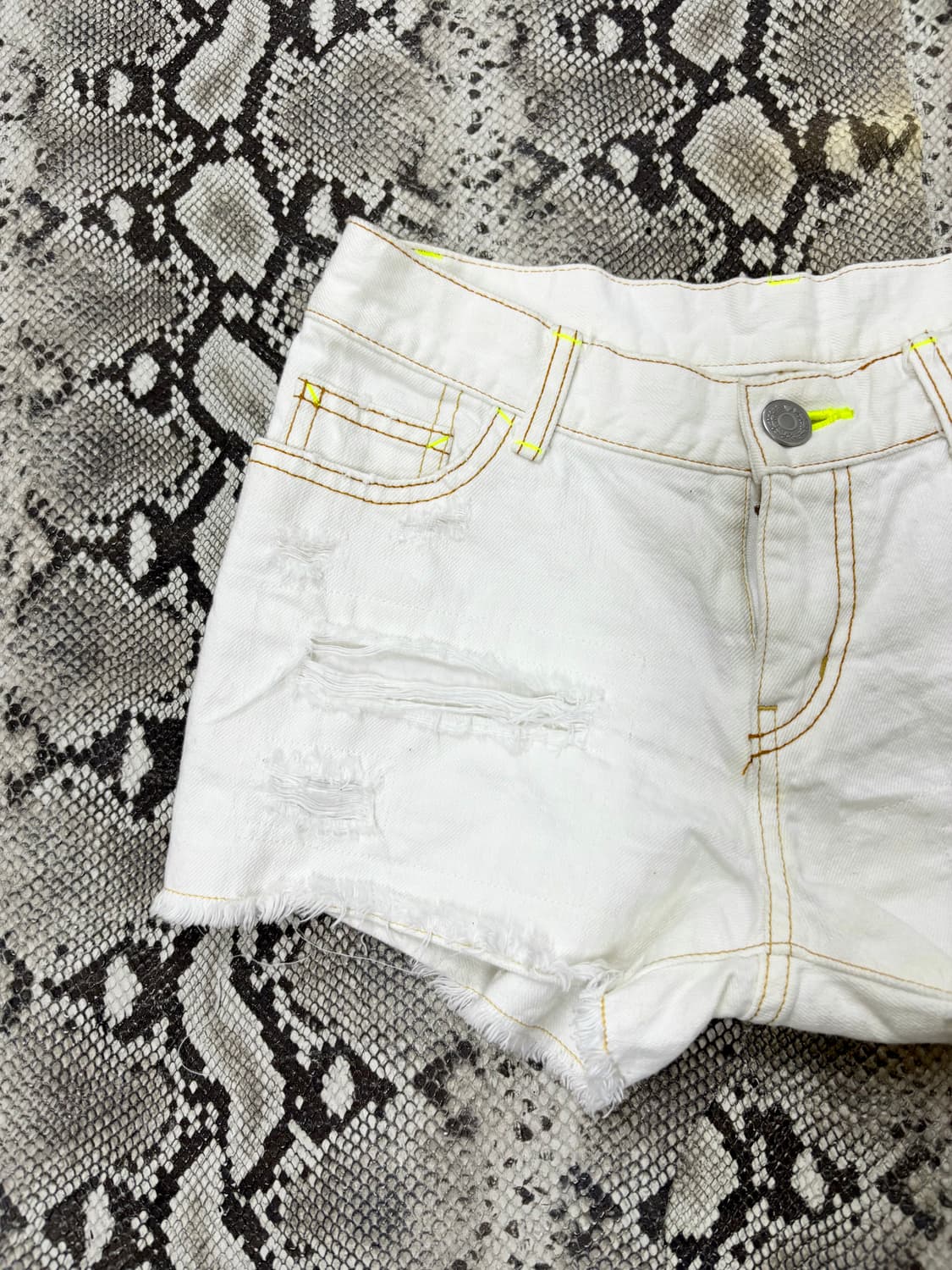 “Vintage” Y2K White Damaged Stitch Detai 상품이미지2