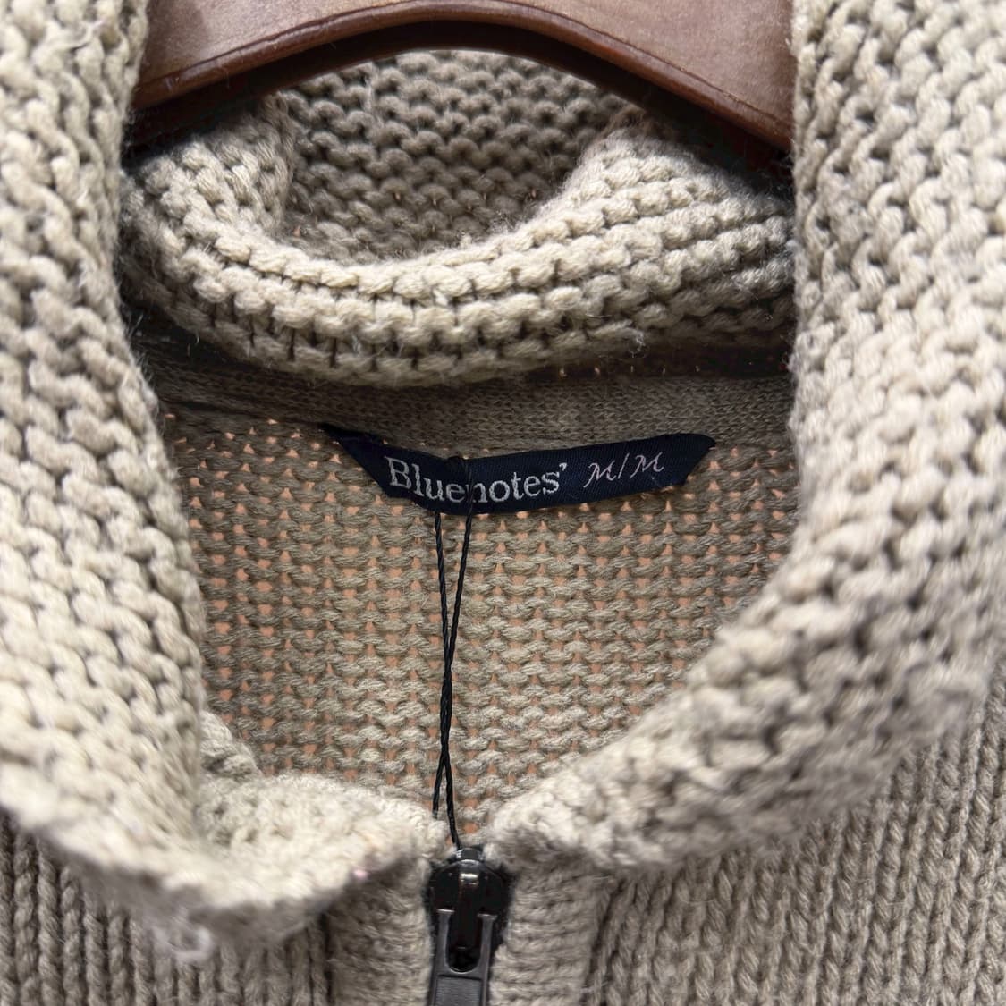 블루노트 니트 집업 가디건 이글 자카드 패턴 디테일 레귤러핏 베이지 상품이미지6