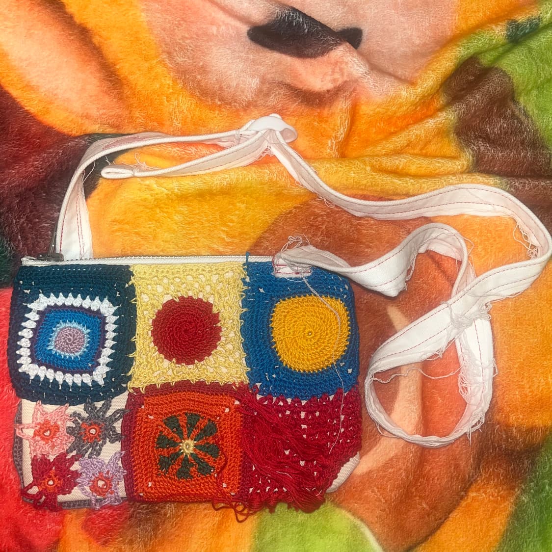 [남녀공용]더뮤지엄비지터 크로셰 크로스백 상품이미지1