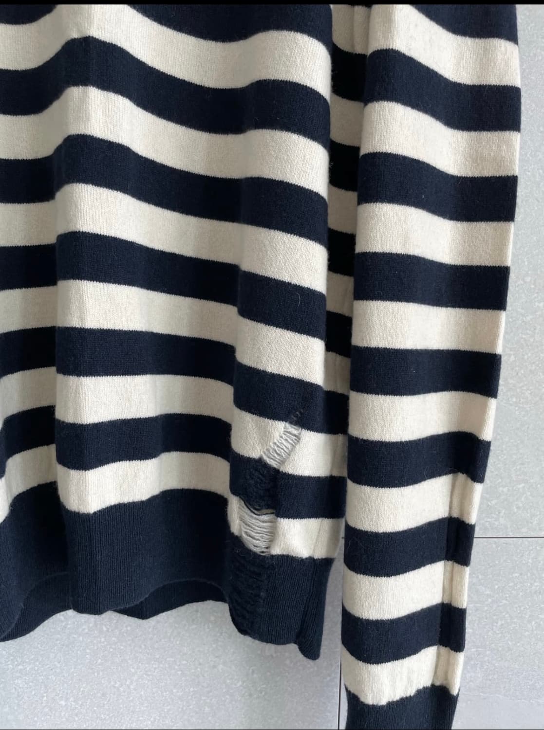 생로랑 디스 스트라이프 니트 상품이미지3