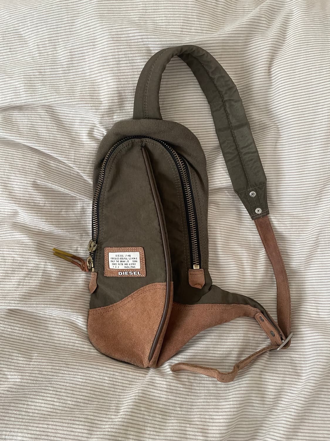 디젤 슬링백 상품이미지1