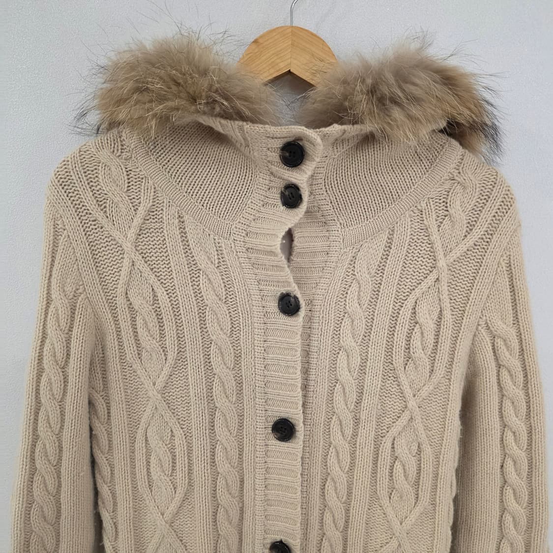 앤클리프 퍼 후드 꽈배기 가디건 90 상품이미지3