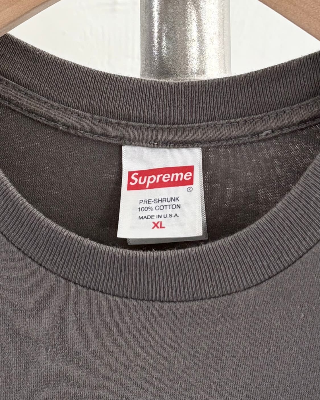 Supreme 슈프림 차콜 컬러 파운드 로고 티셔츠 상품이미지3