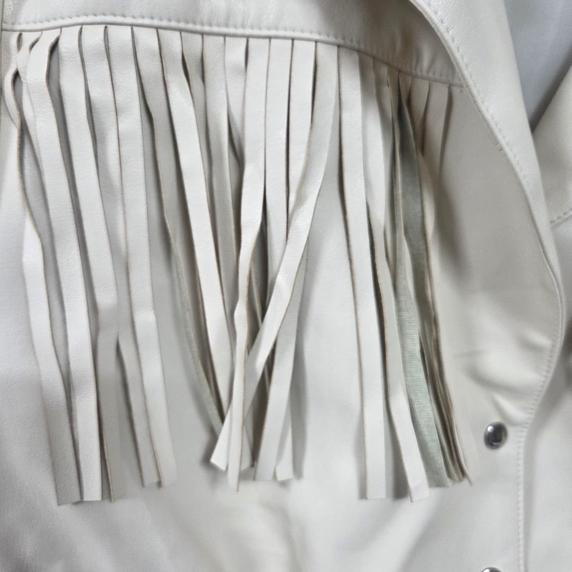 딘트(DINT) 크롭 프린지 가죽 자켓 상품이미지3