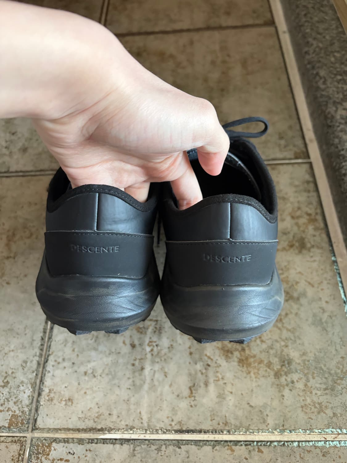 (270) 해칭룸 데상트 Z02 트레일 러닝 슈즈 블랙 상품이미지3