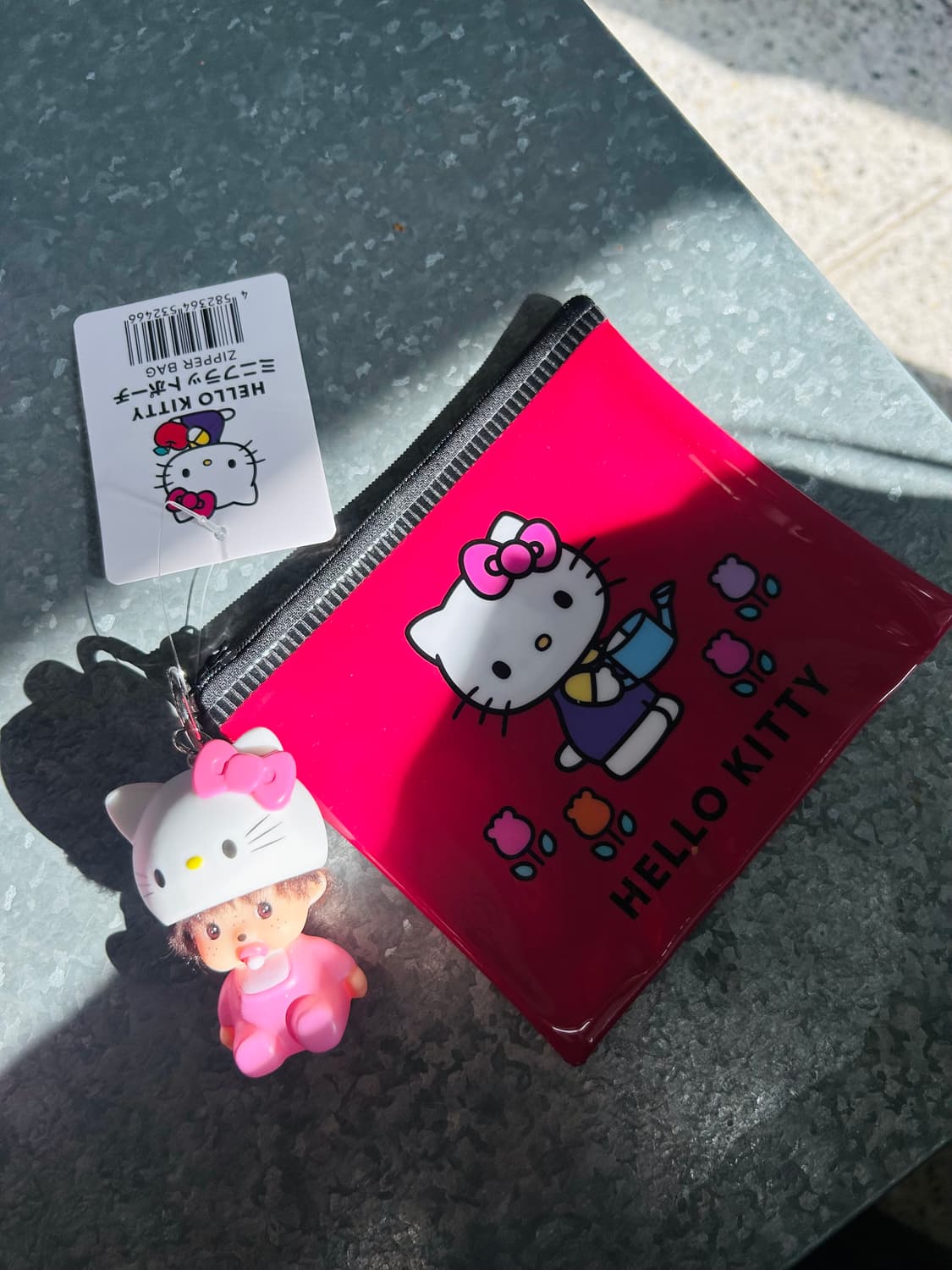 키티 헬멧 + 몬치치 베이비(✔ 앉은 몬치치+red 키티정품지퍼백 세트) 상품이미지1