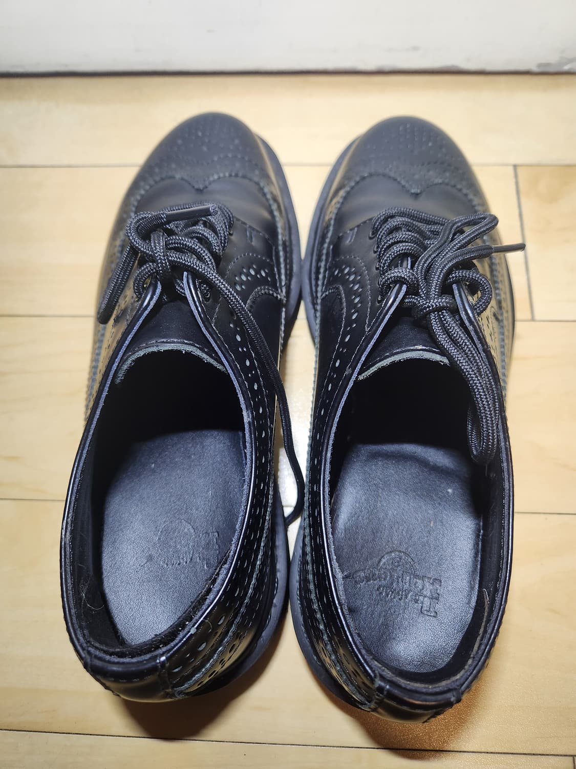 (260)닥터마틴 윙팁 블랙 더비슈즈 상품이미지3