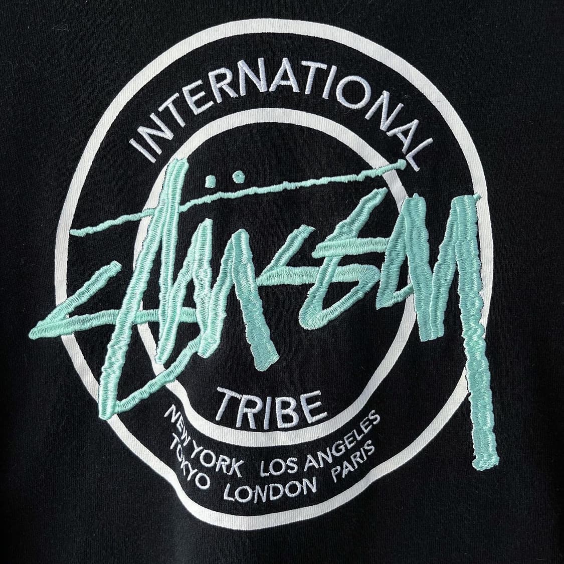 스투시 빅 스탁 인터네셔널 로고 블랙 크루넥 맨투맨 상품이미지4