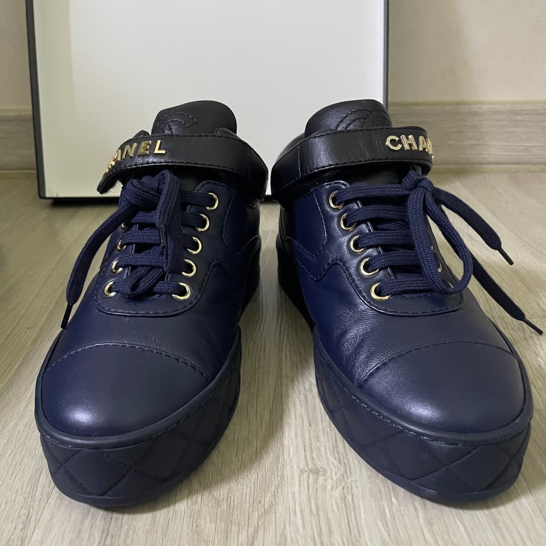 샤넬 로고 벨크로 네이비 스니커즈 (225mm) 상품이미지7