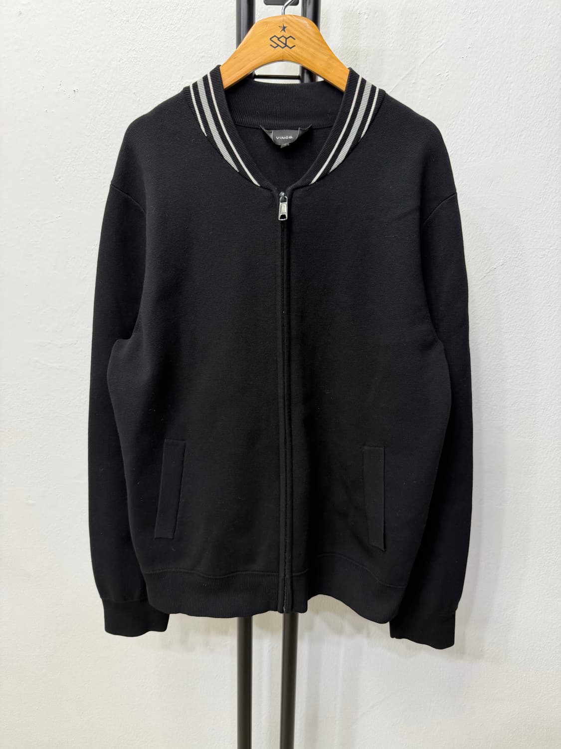 정품) VINCE 빈스 블랙 집업 S 상품이미지1