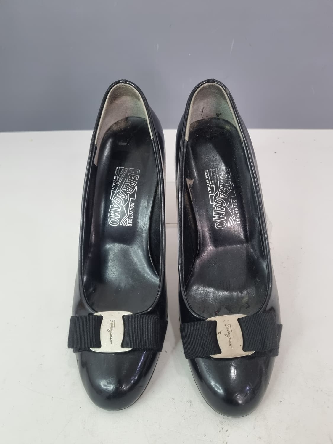 페라가모 37 에나멜 스틸힐 상품이미지3