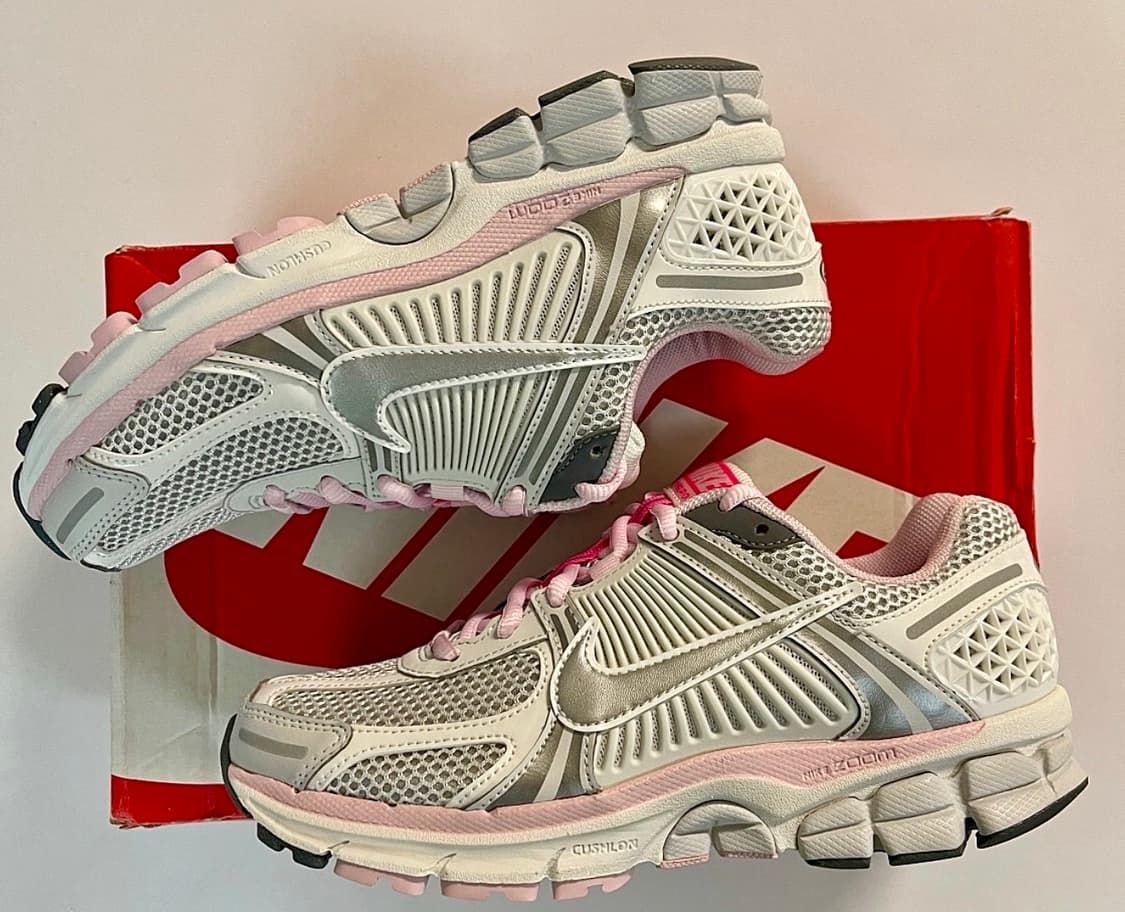 (235)(새상품)나이키 줌 보메로 5 메탈릭 실버 핑크 상품이미지1