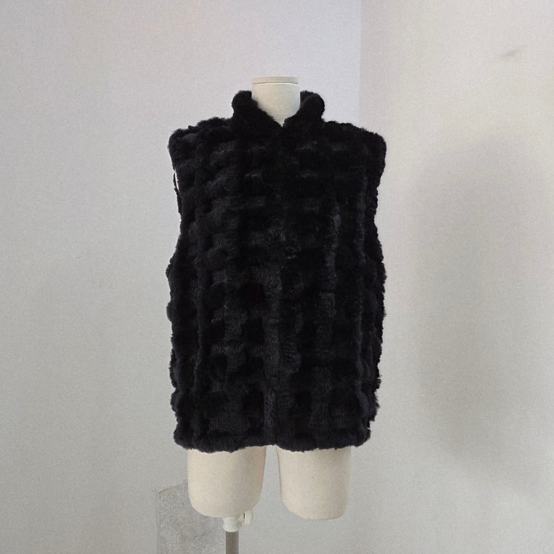 프리미엄 리얼 토끼털 격자 퀼팅 하이넥 블랙 베스트 상품이미지1