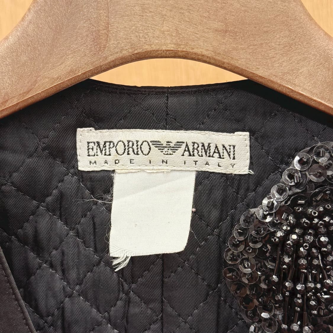 엠포리오 아르마니 클래식 자켓 비즈 스팽글 장식 디테일 블랙 상품이미지7