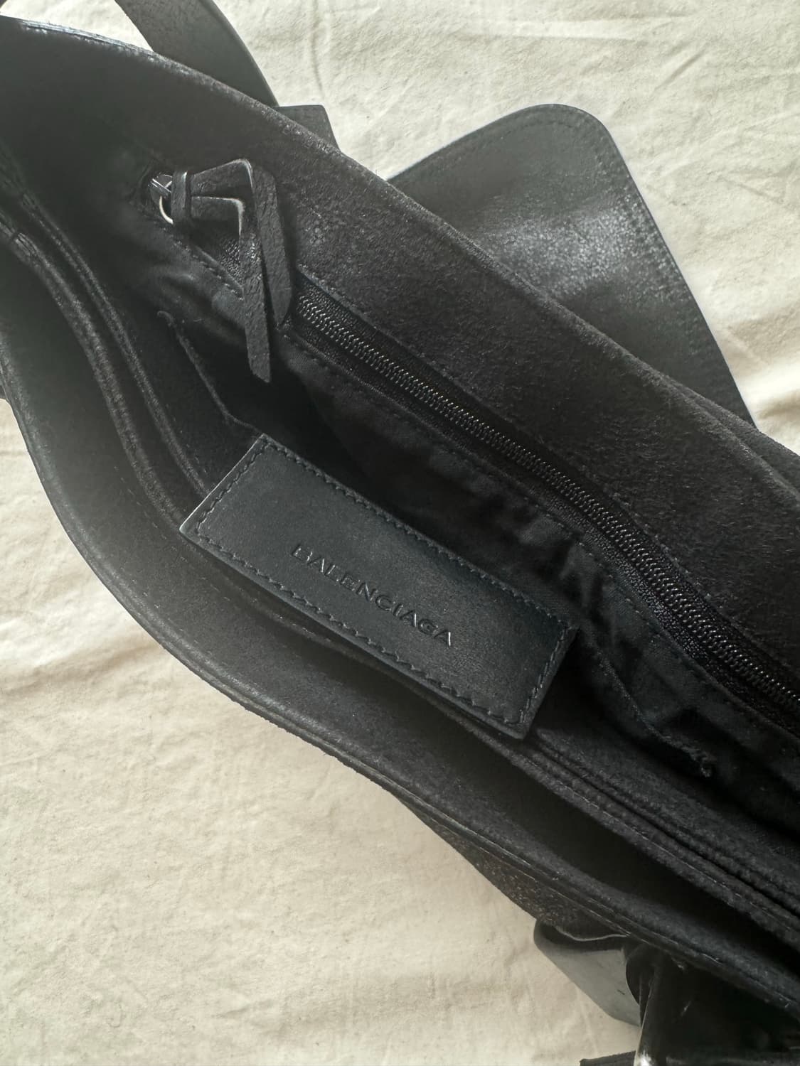Balanciaga Suede Shoulder Bag 상품이미지5